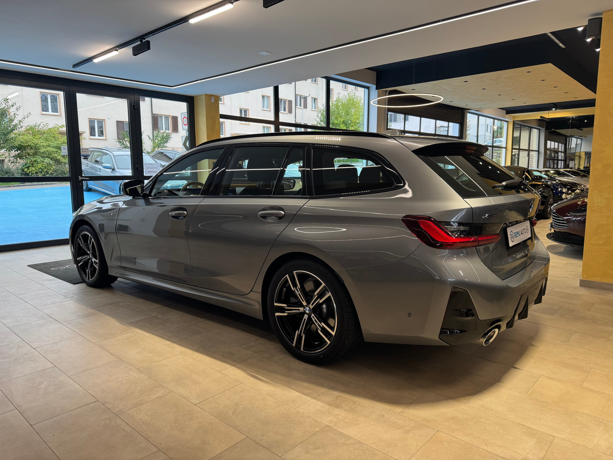 listing desktop thumbnail image 4