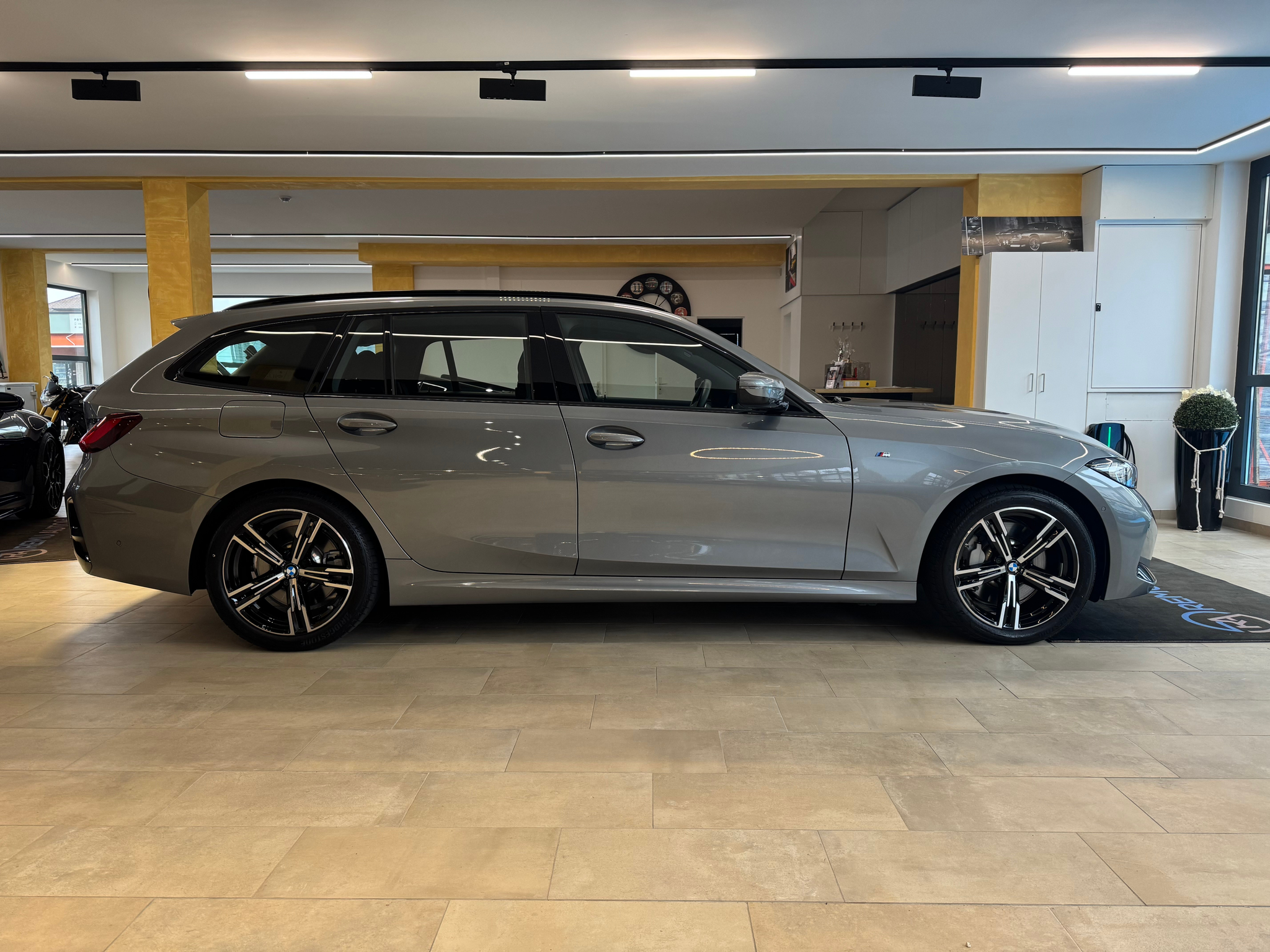 listing desktop thumbnail image 1