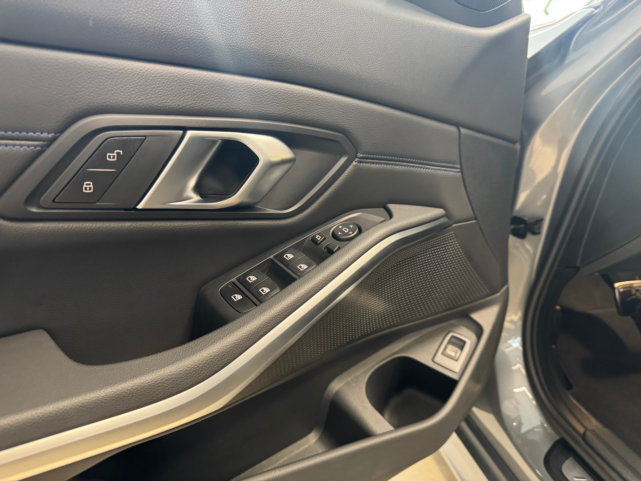 listing desktop thumbnail image 25