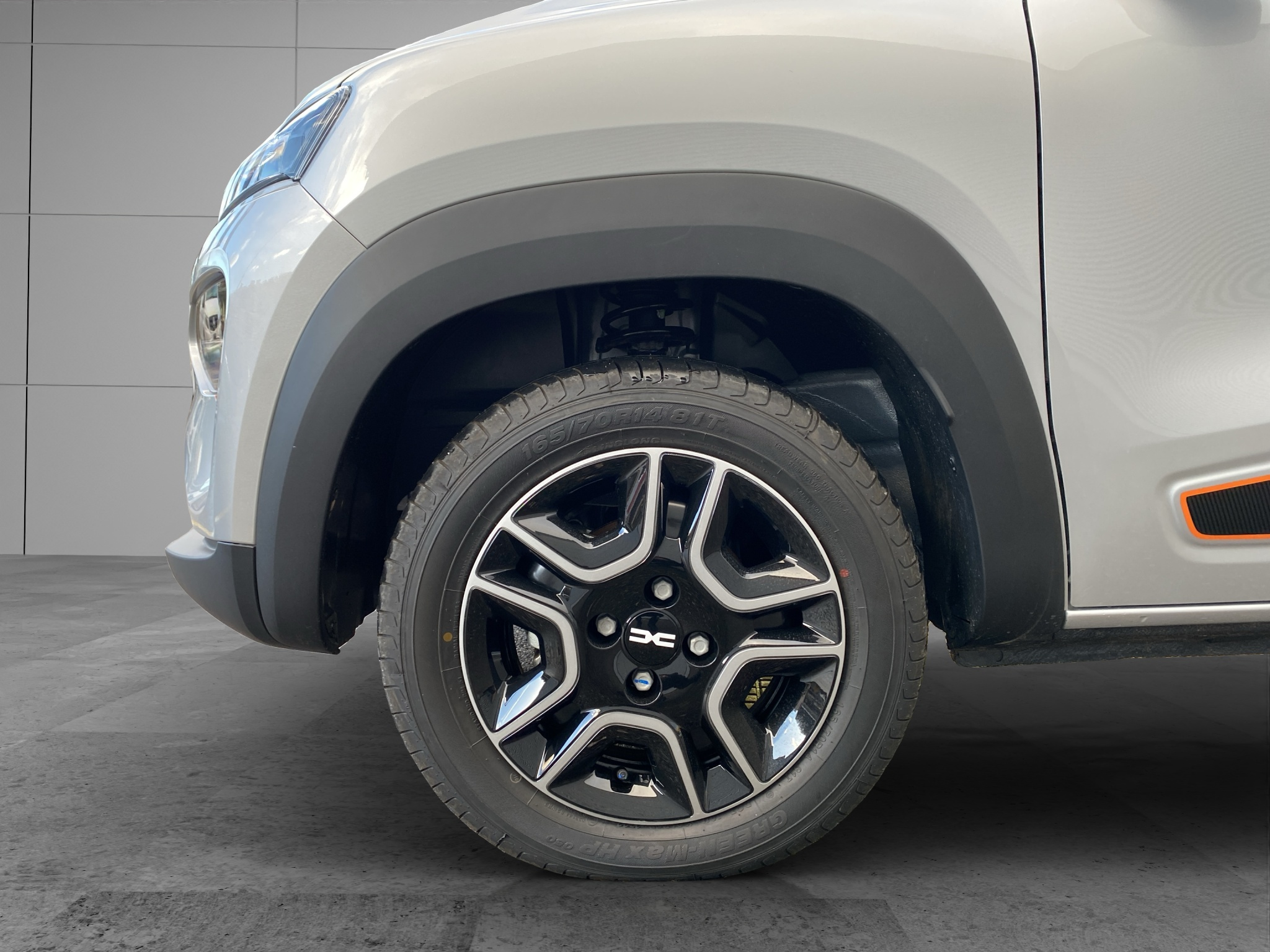 listing desktop thumbnail image 3