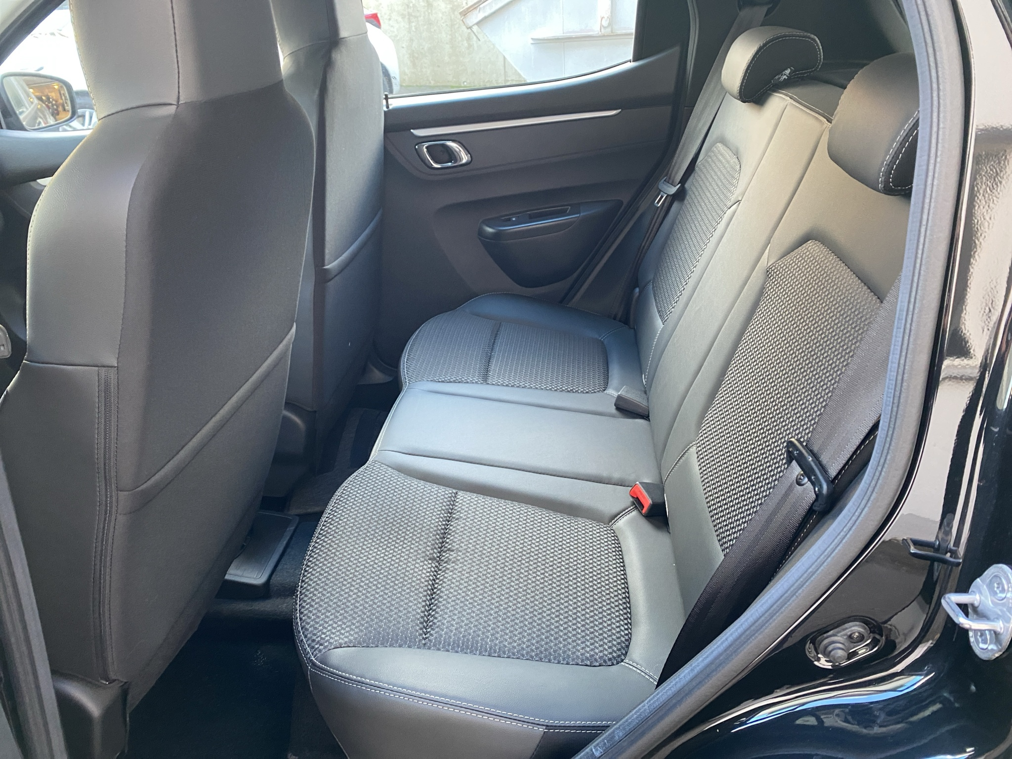 listing desktop thumbnail image 14