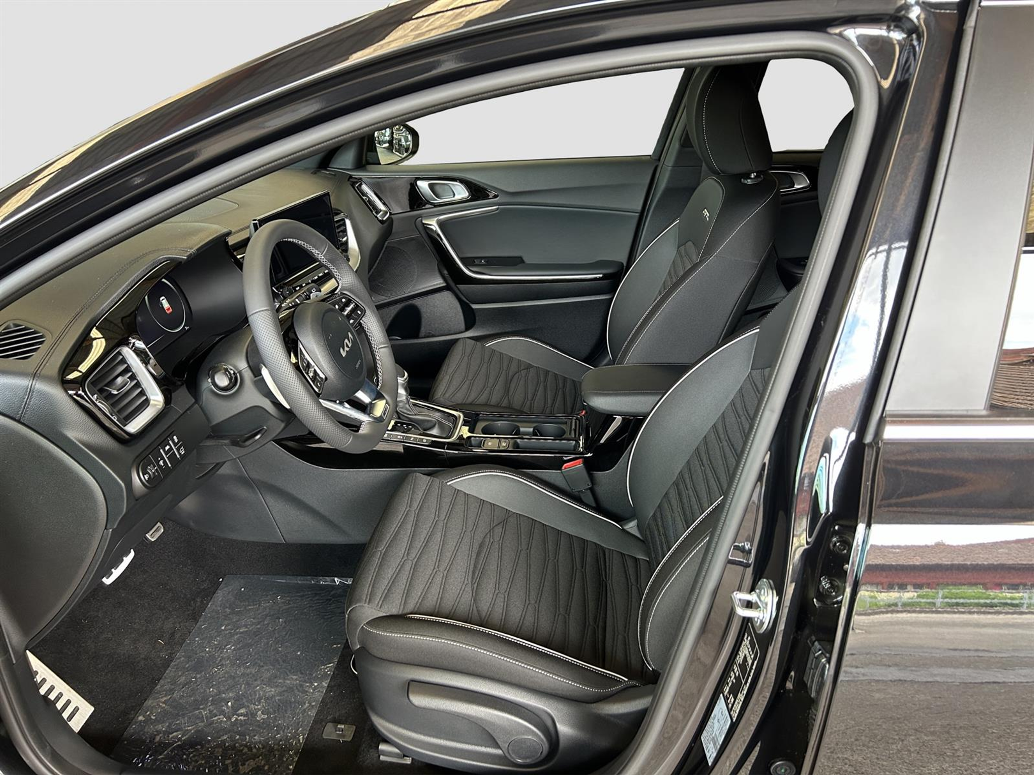 listing desktop thumbnail image 6