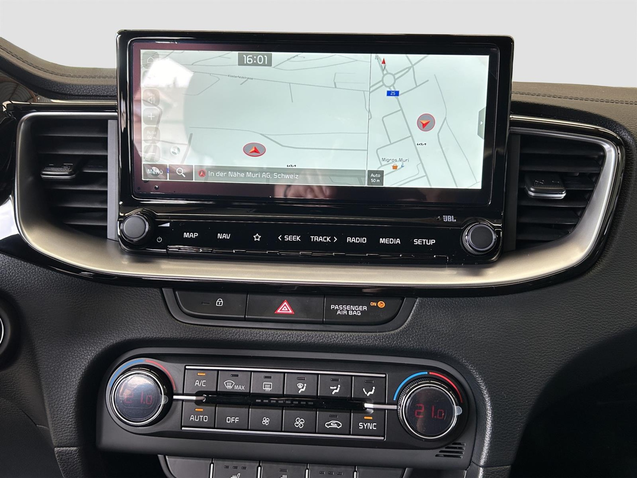 listing desktop thumbnail image 11