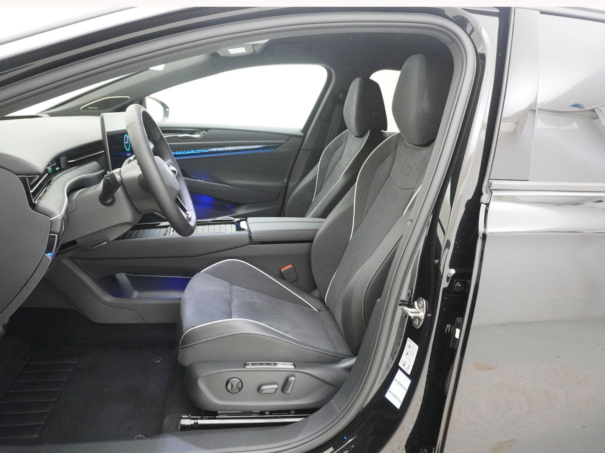 listing desktop thumbnail image 12