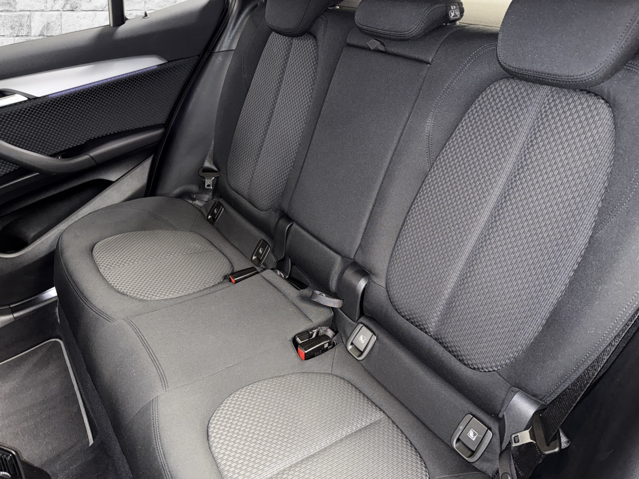 listing desktop thumbnail image 15