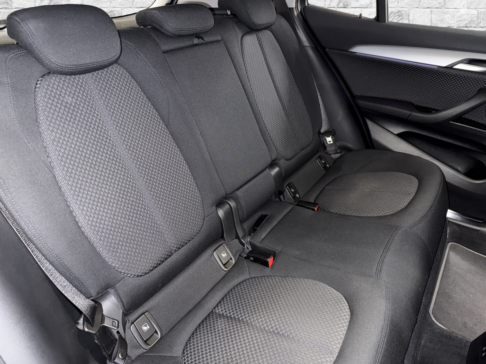 listing desktop thumbnail image 18