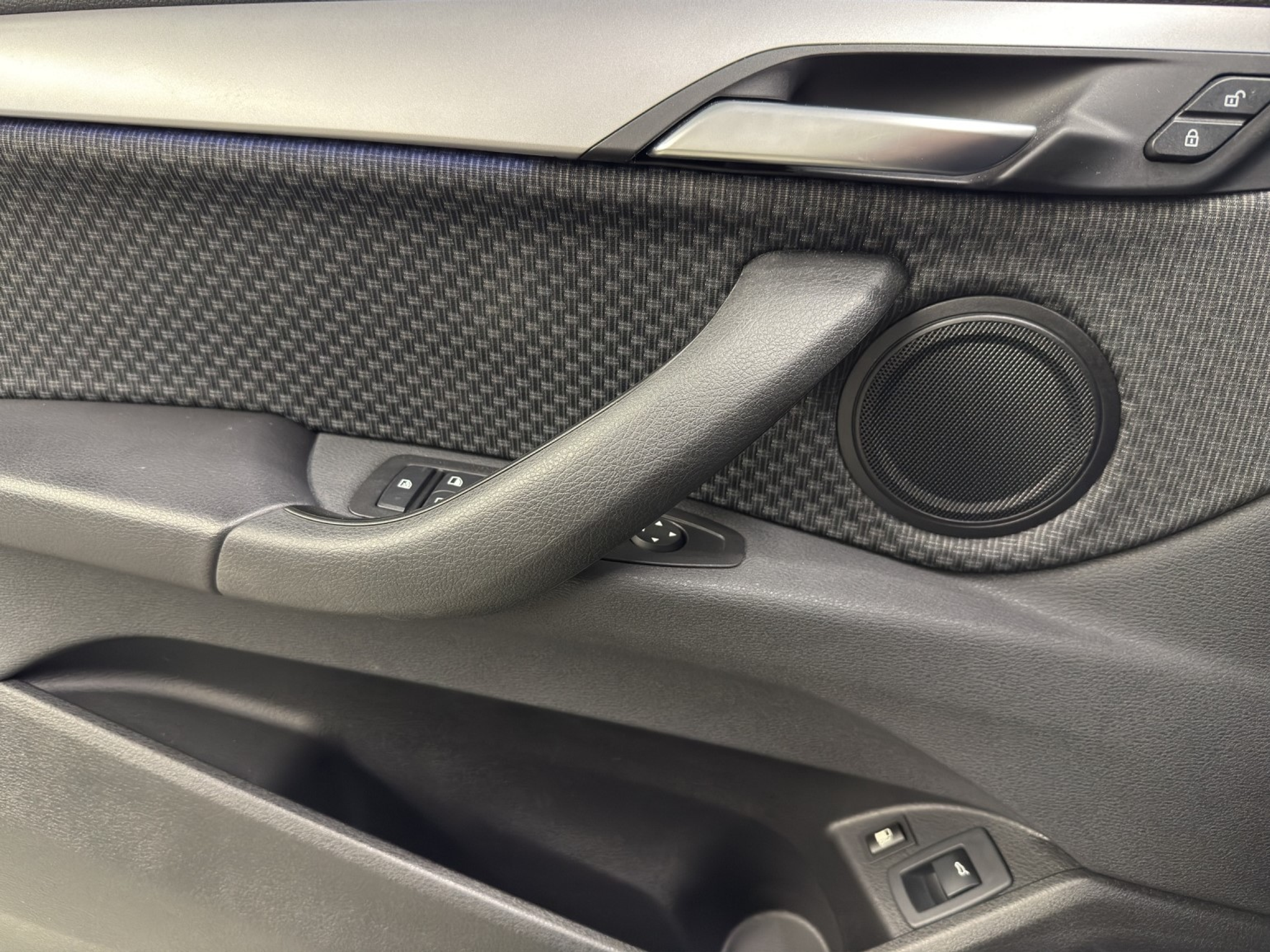 listing desktop thumbnail image 14