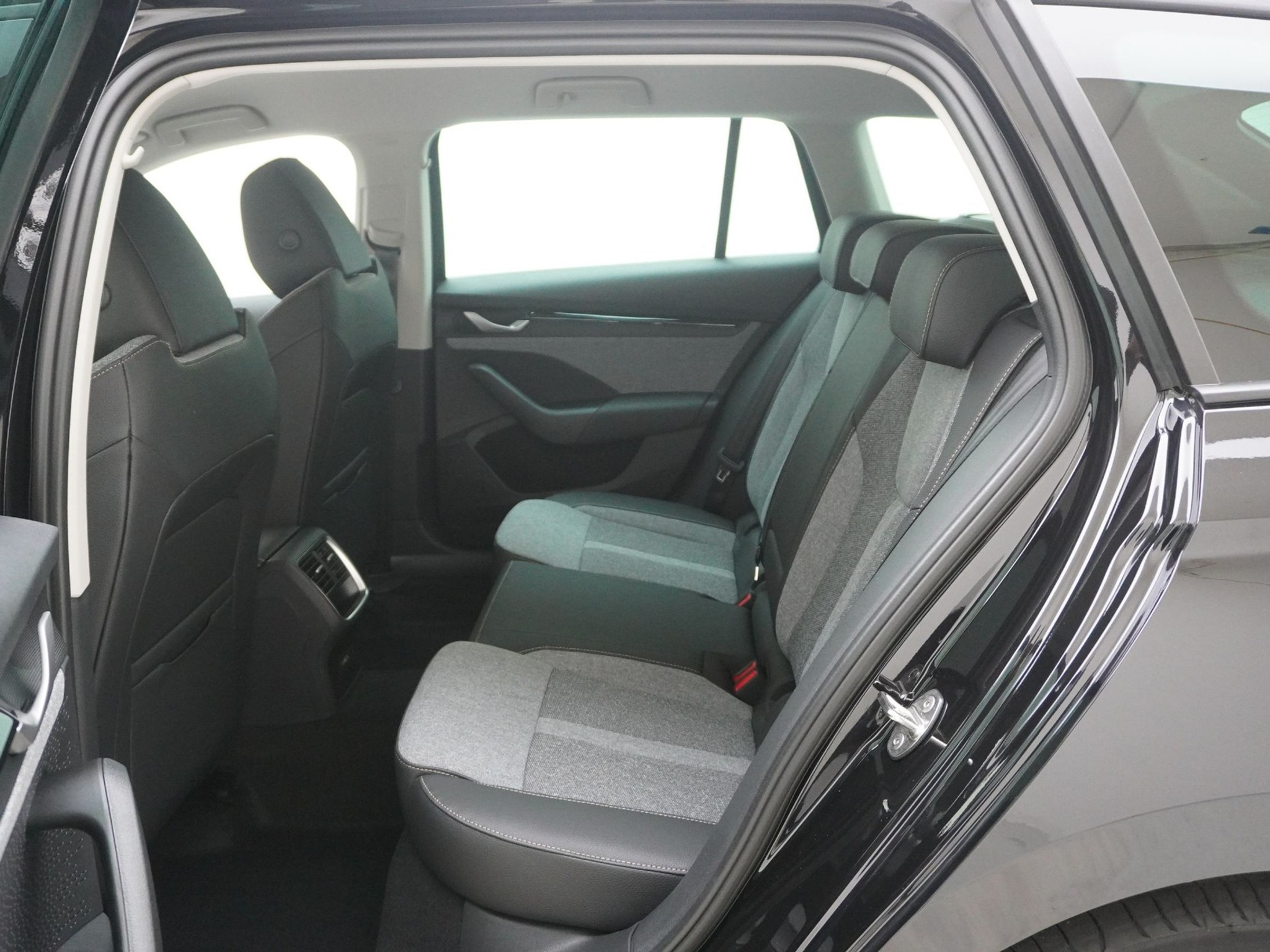 listing desktop thumbnail image 14