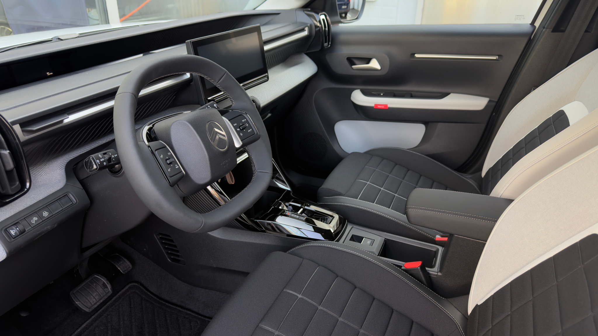 listing desktop thumbnail image 6