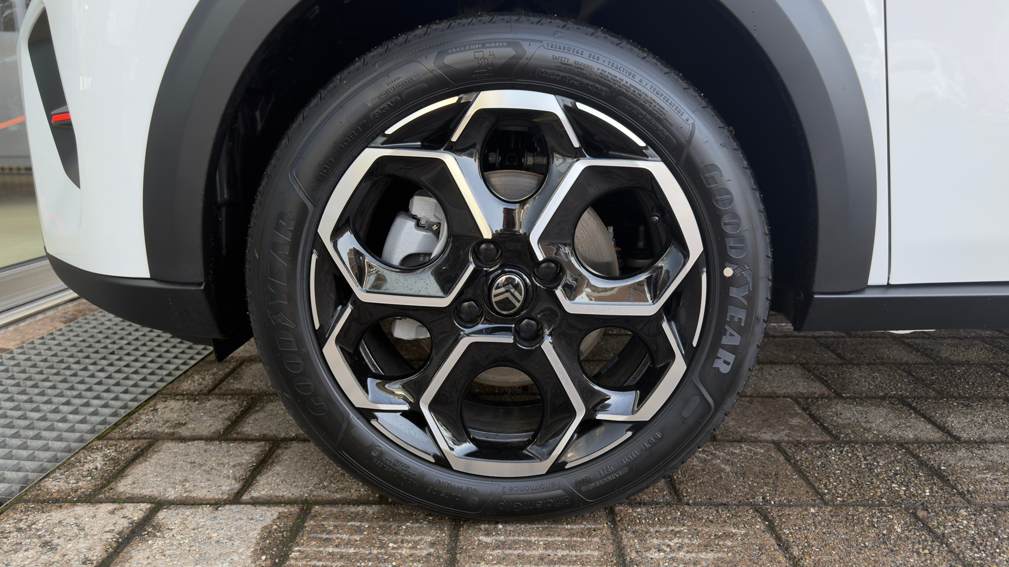 listing desktop thumbnail image 5