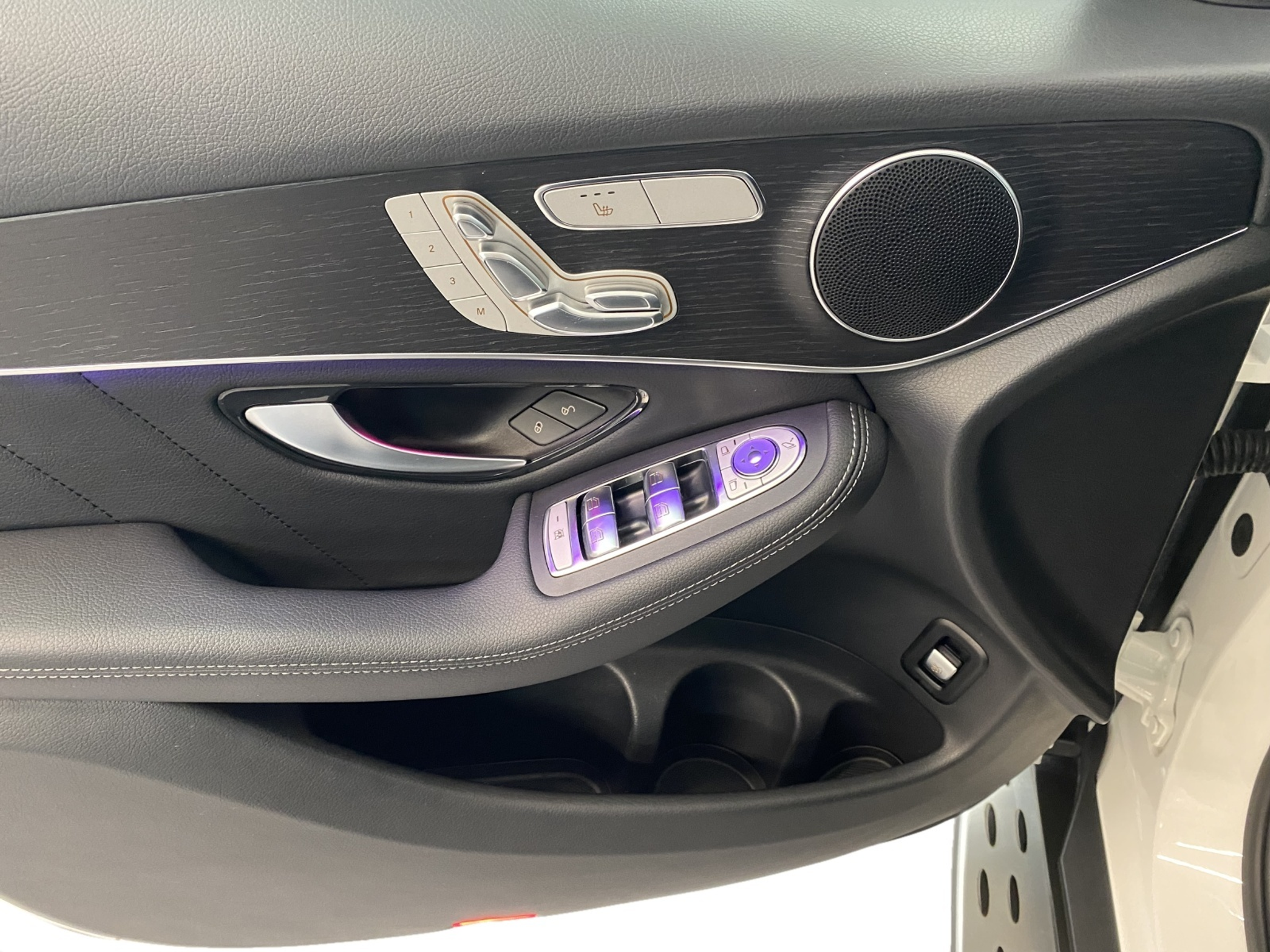 listing desktop thumbnail image 10