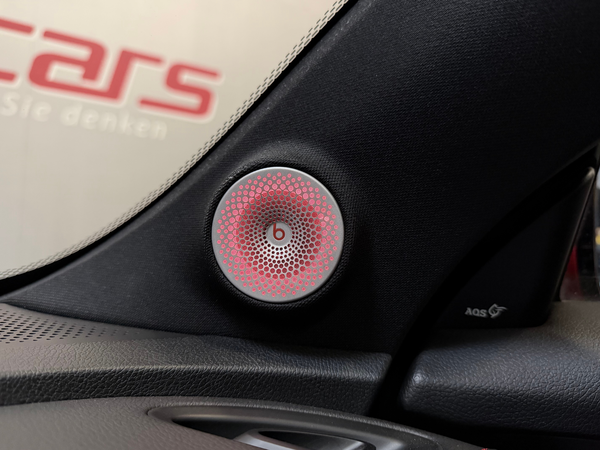 listing desktop thumbnail image 28