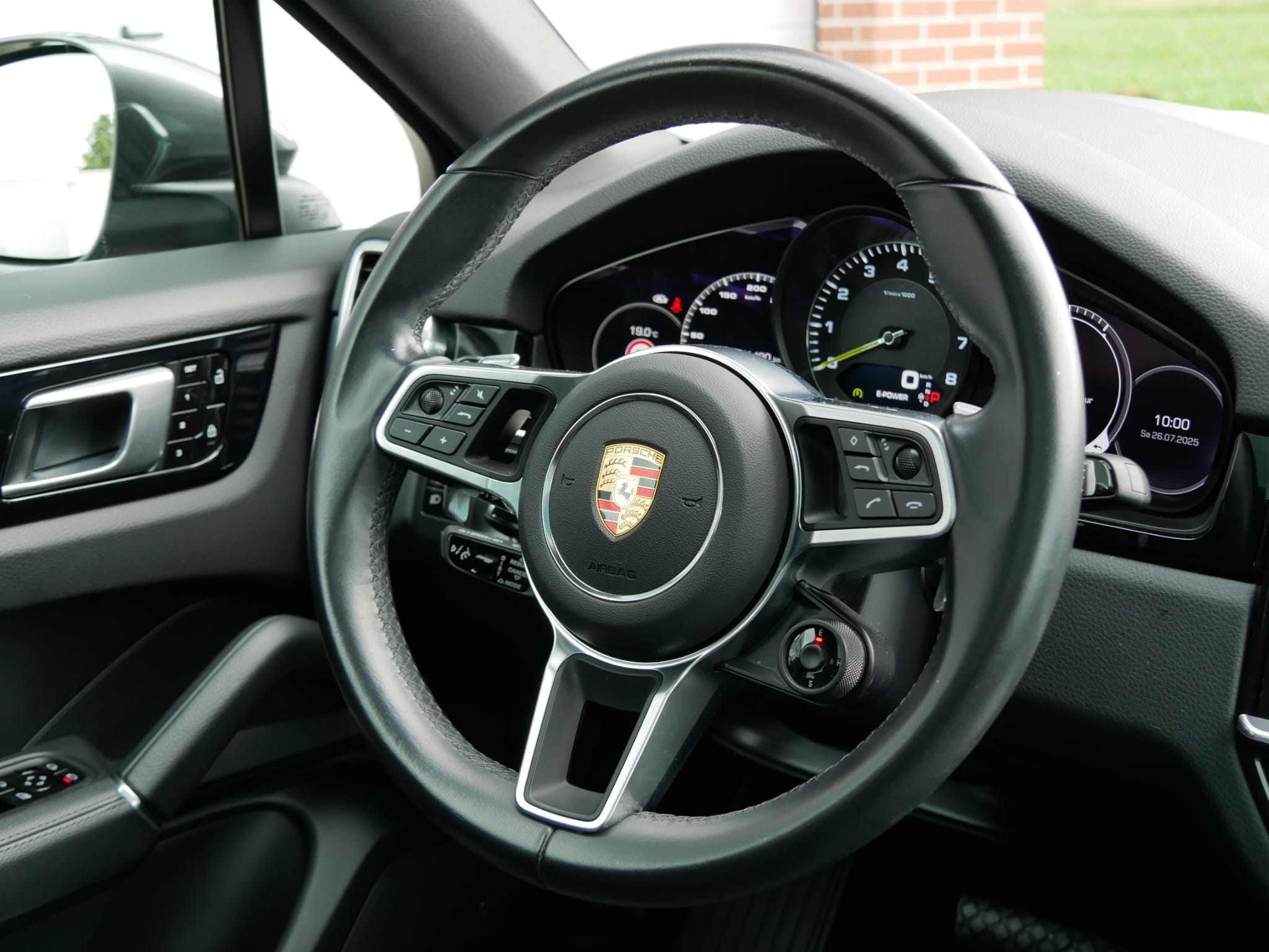 listing desktop thumbnail image 14