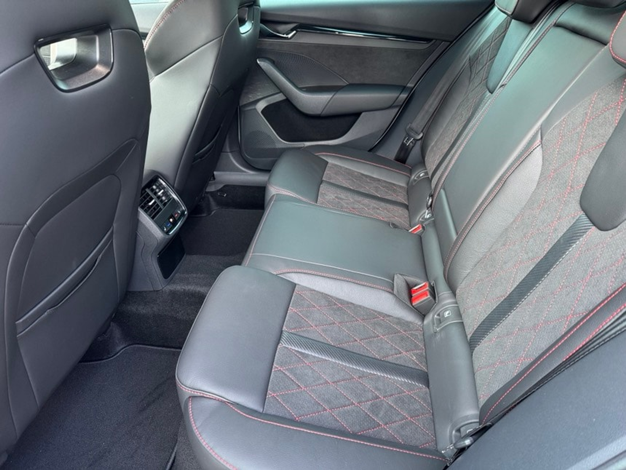 listing desktop thumbnail image 3