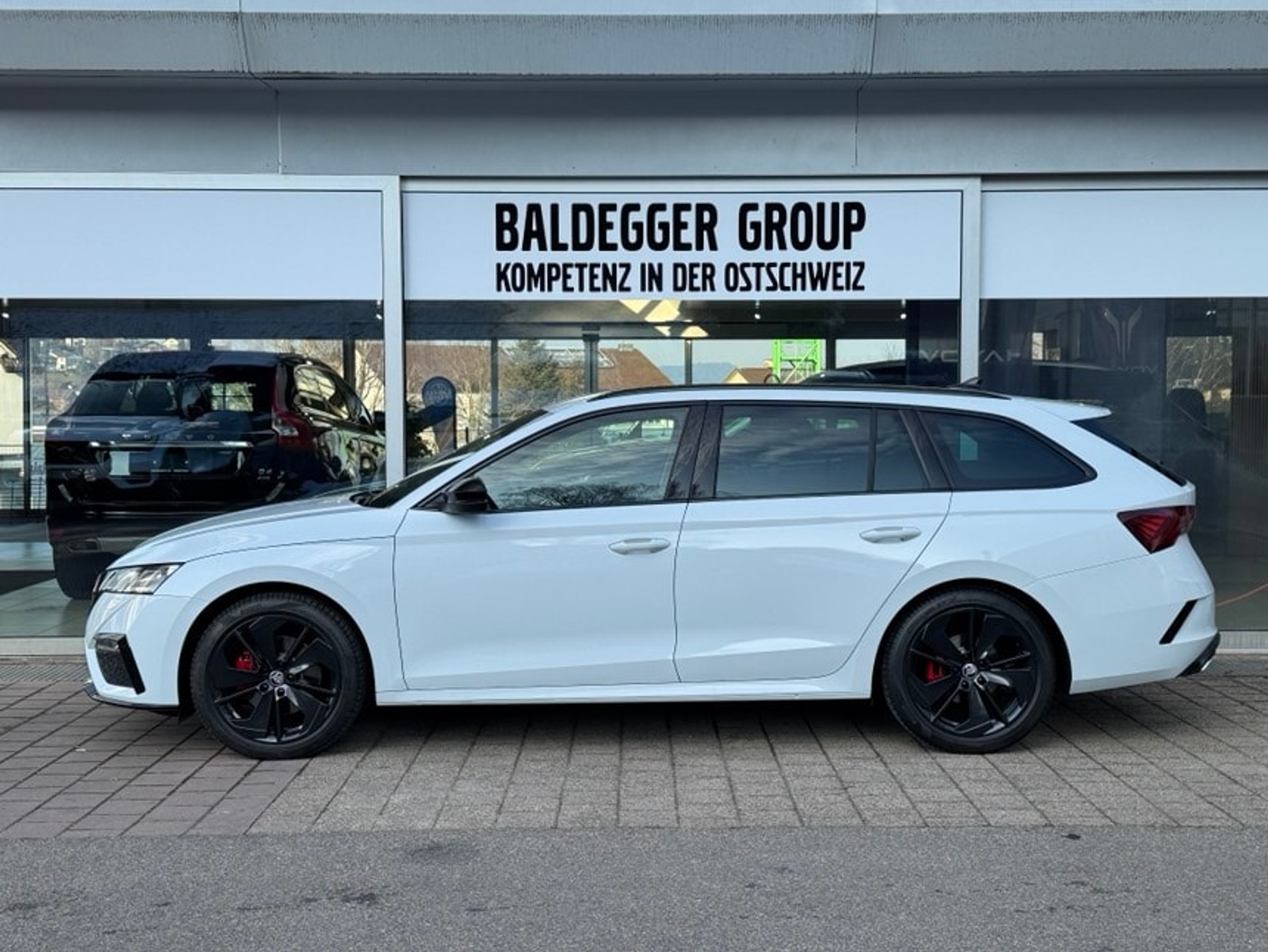 listing desktop thumbnail image 6