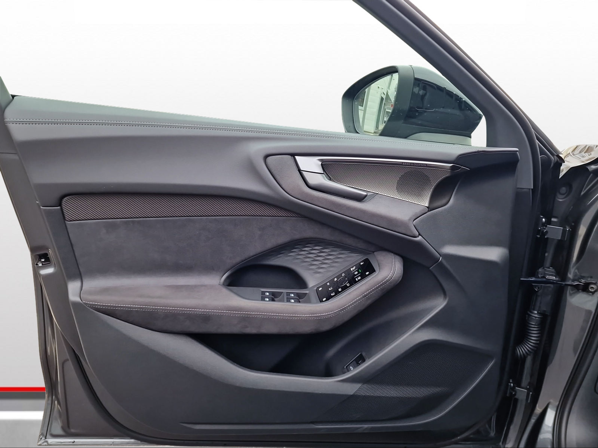 listing desktop thumbnail image 9