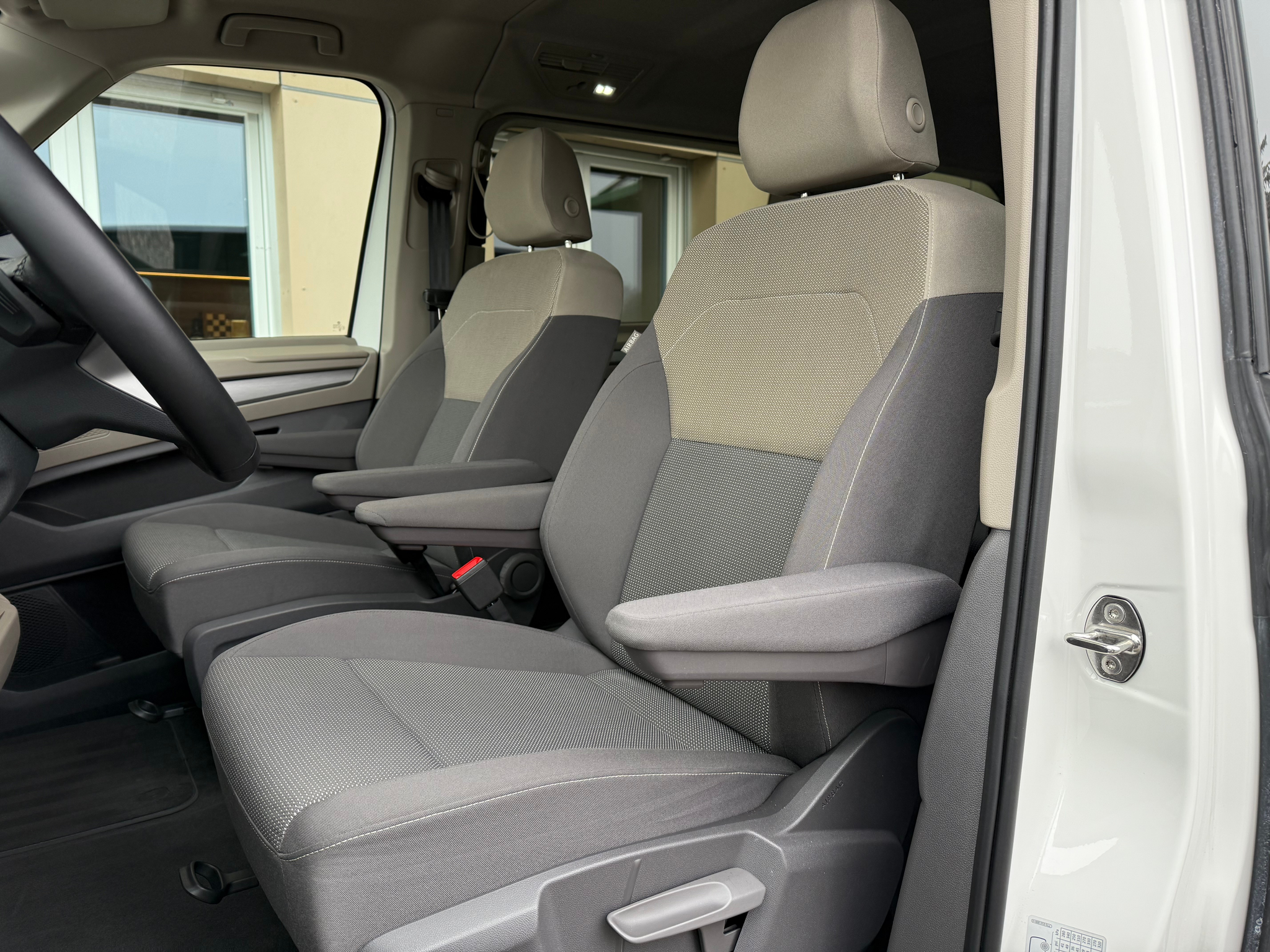 listing desktop thumbnail image 13