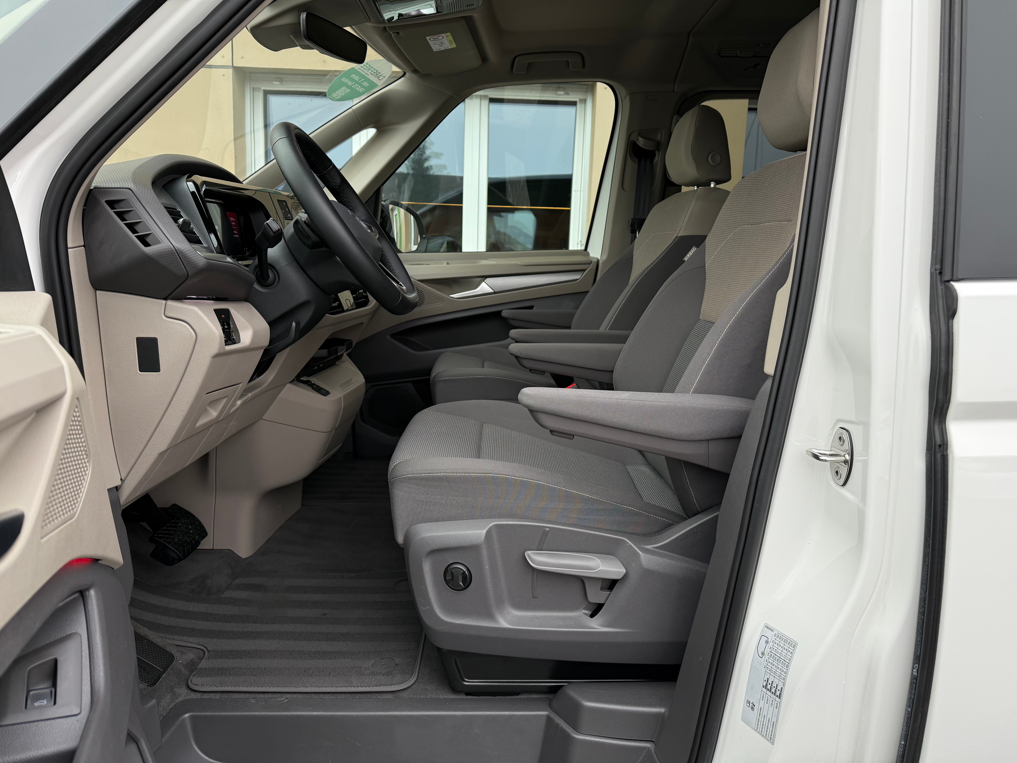 listing desktop thumbnail image 11