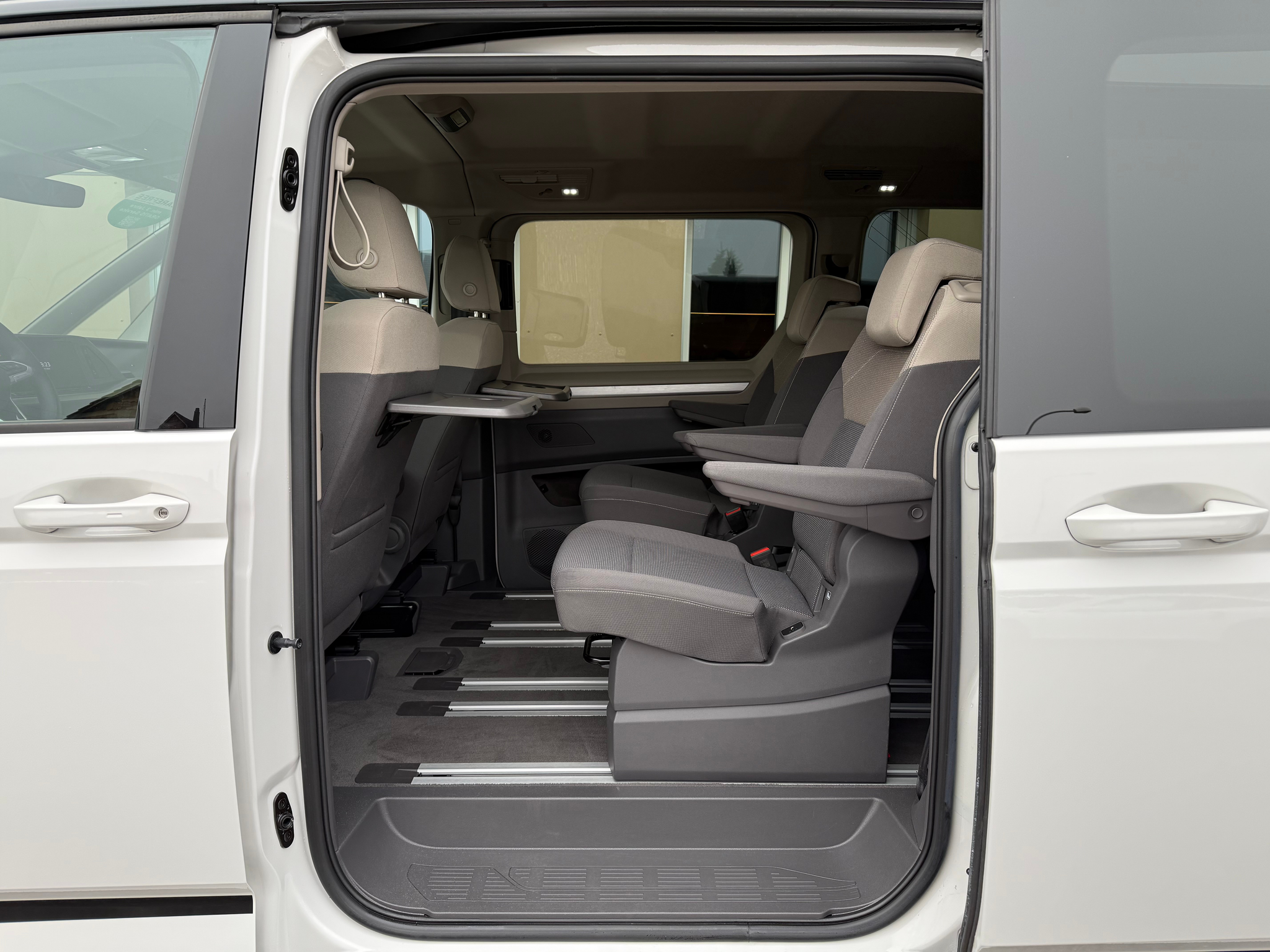 listing desktop thumbnail image 24