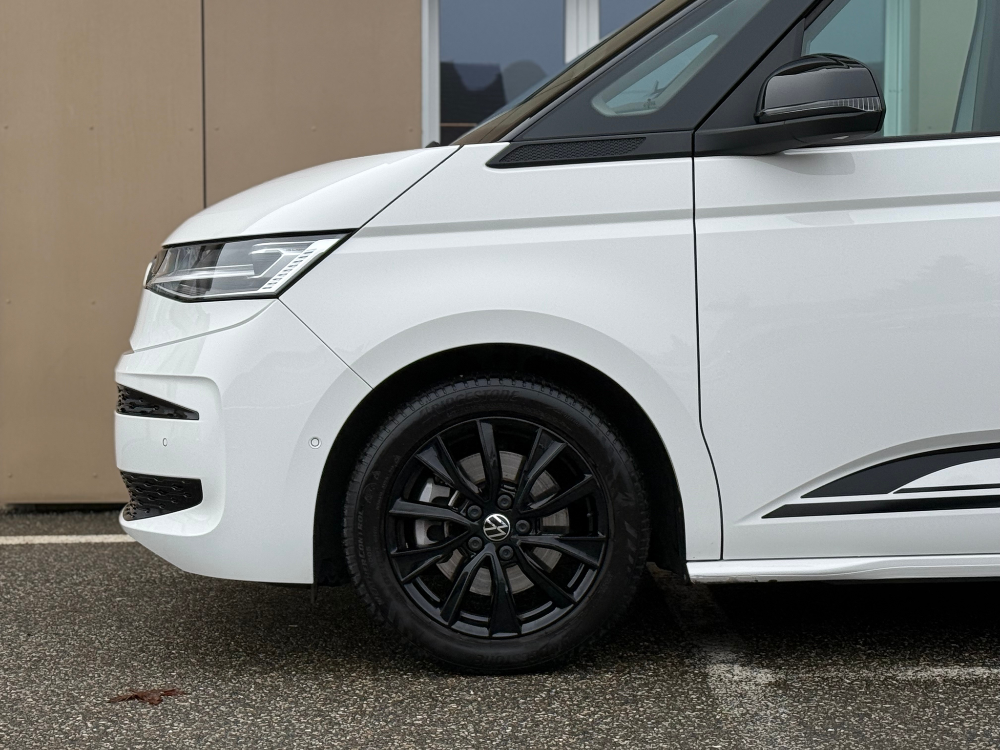 listing desktop thumbnail image 9