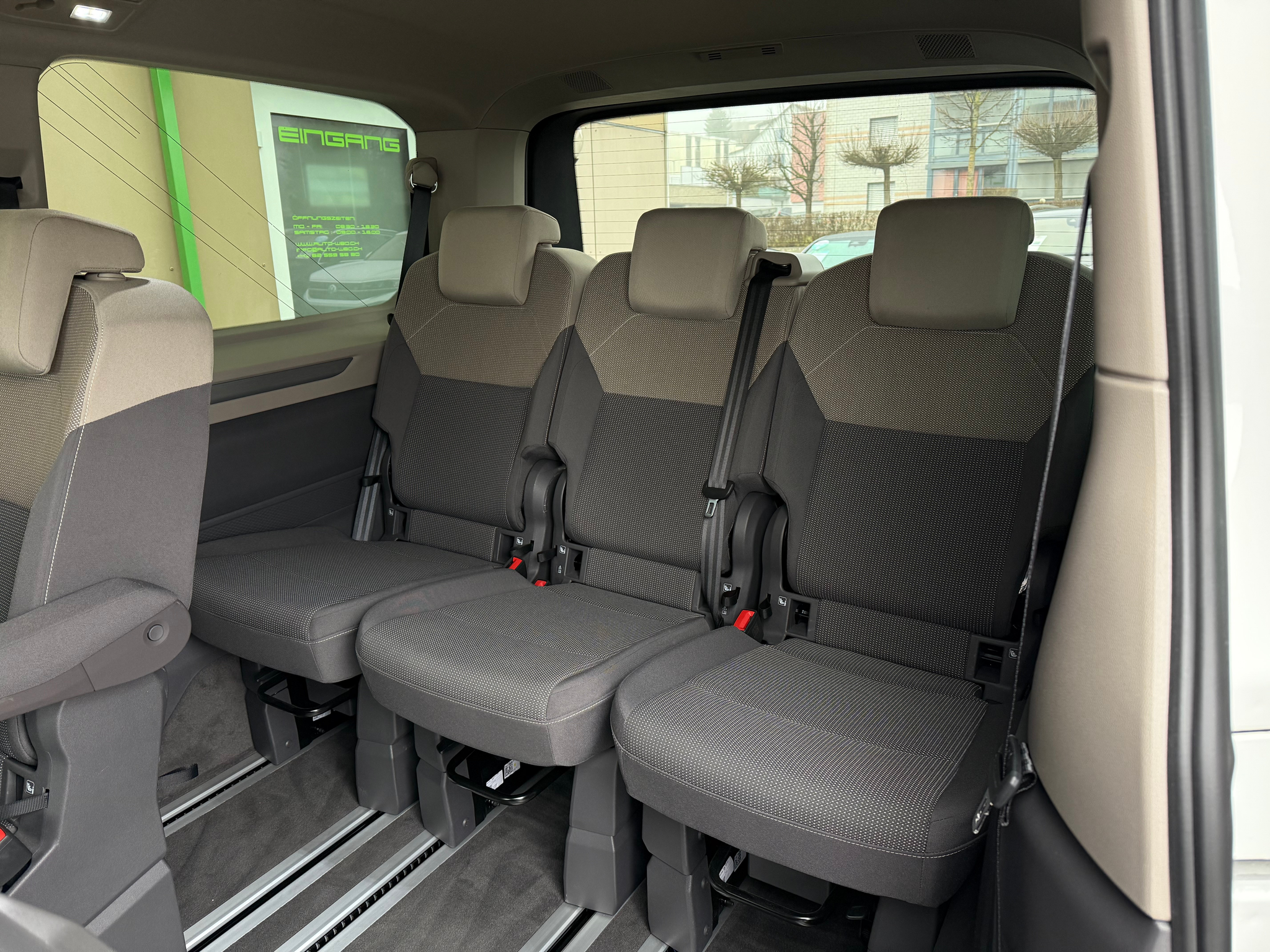 listing desktop thumbnail image 28