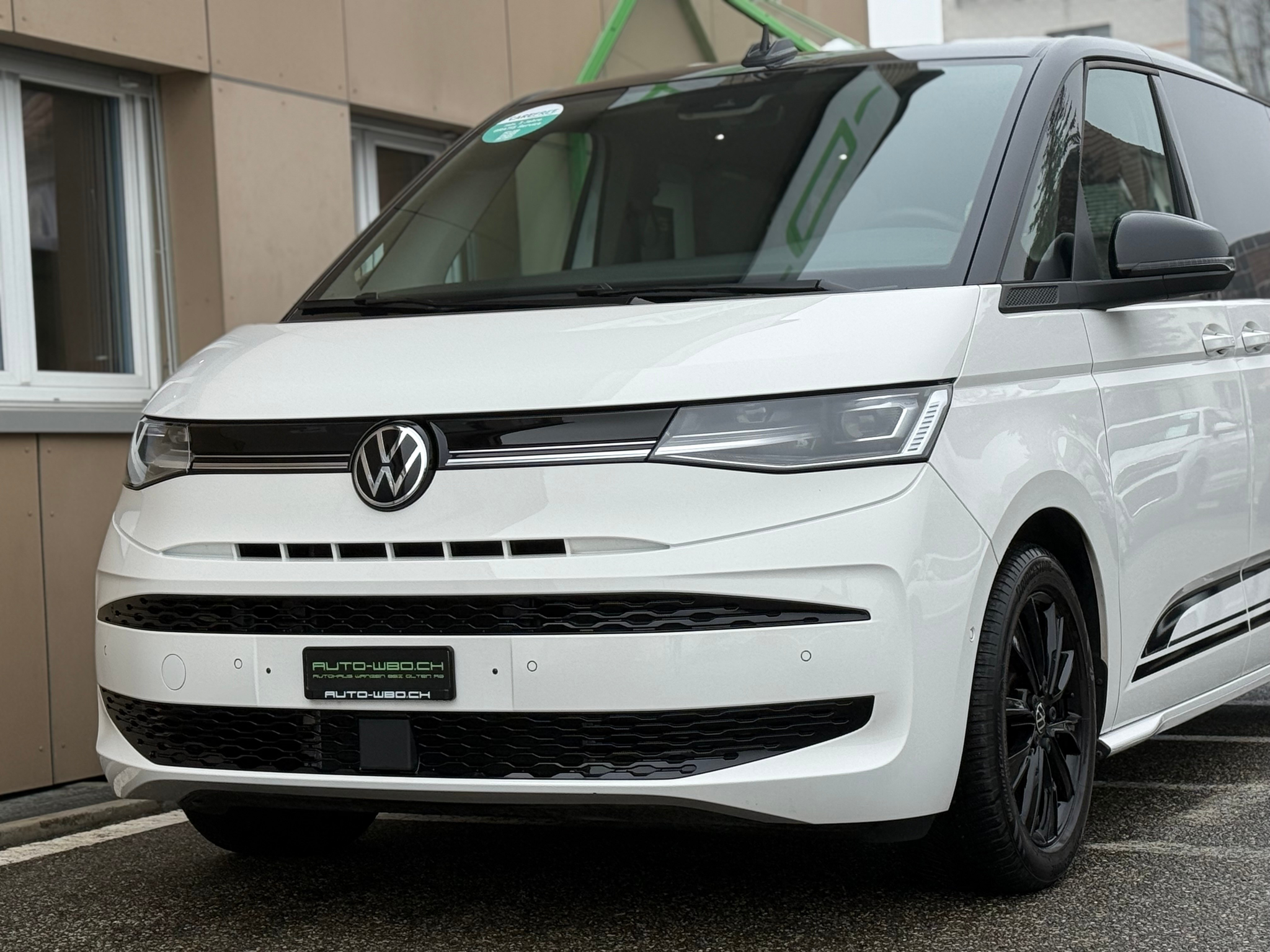 listing desktop thumbnail image 10