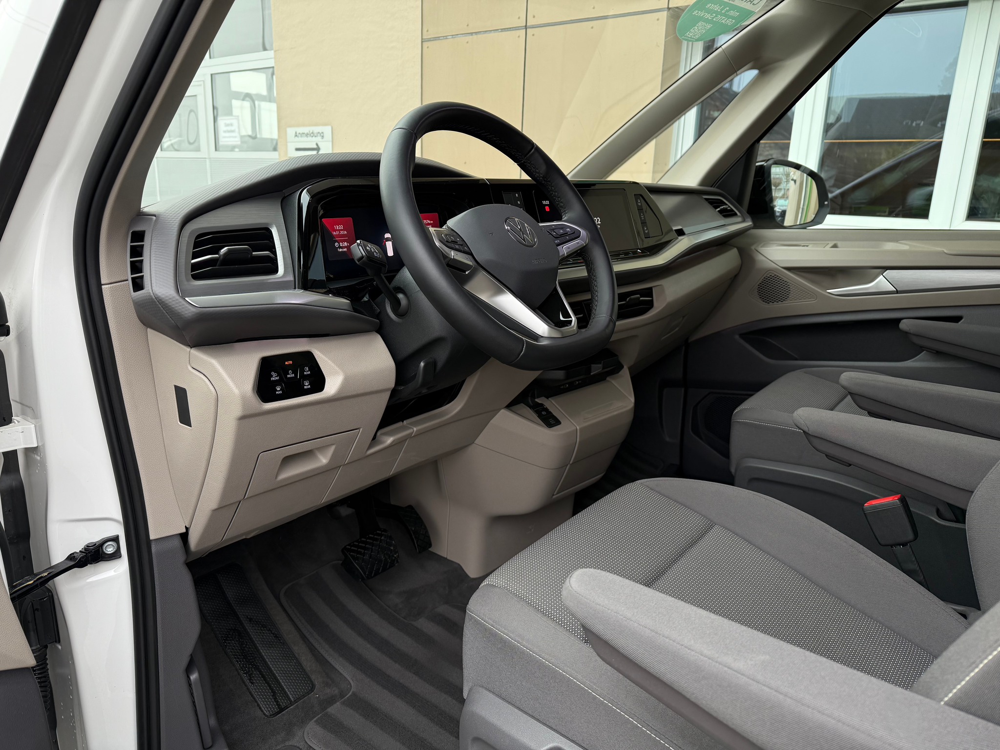 listing desktop thumbnail image 12