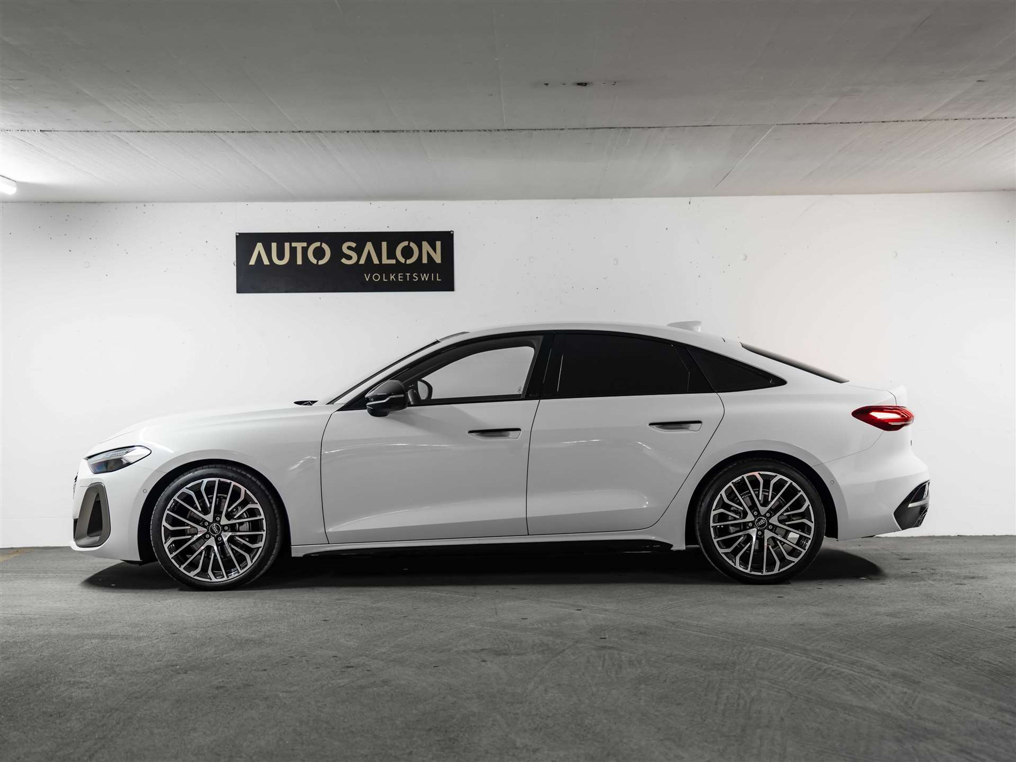 listing desktop thumbnail image 1