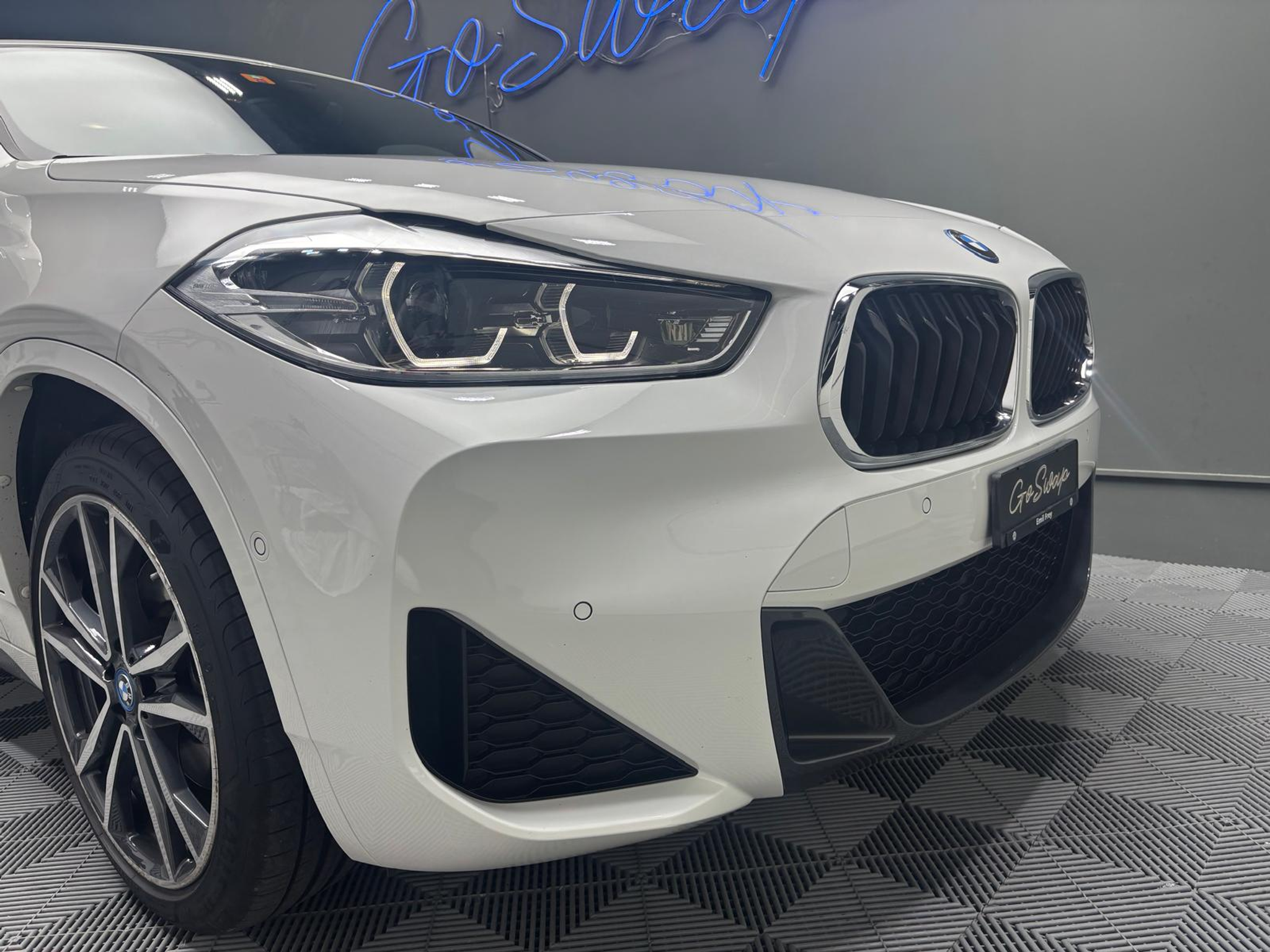 listing desktop thumbnail image 1