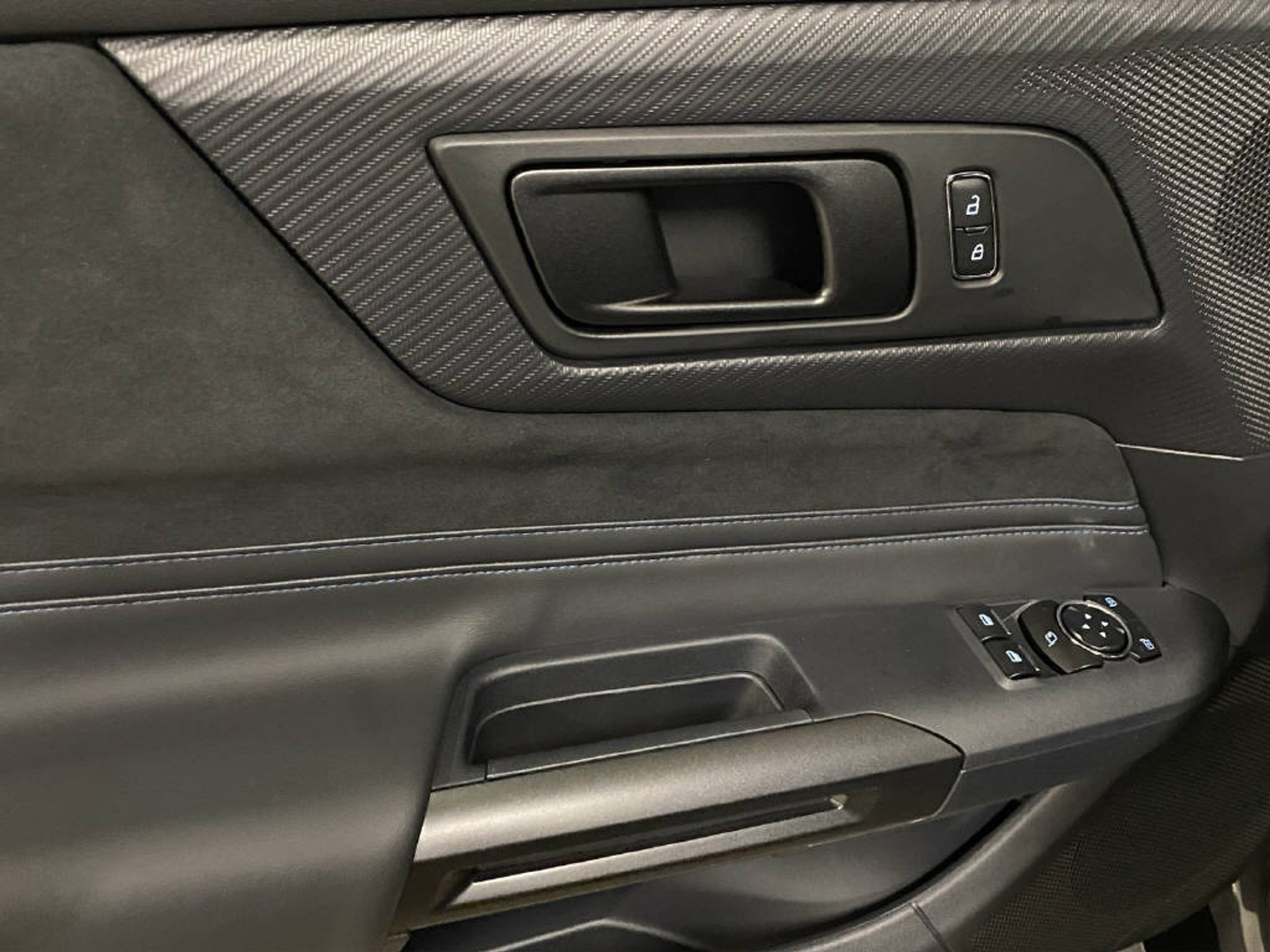 listing desktop thumbnail image 11