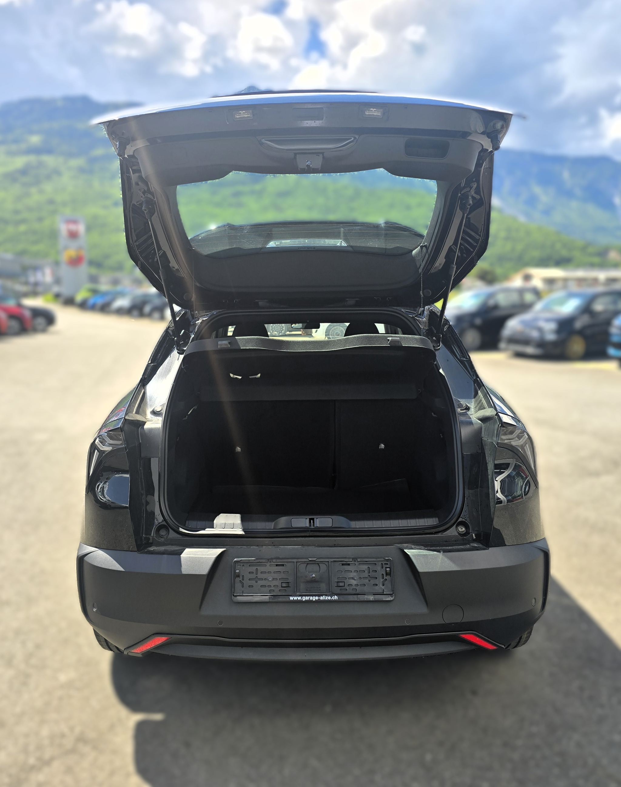 listing desktop thumbnail image 17