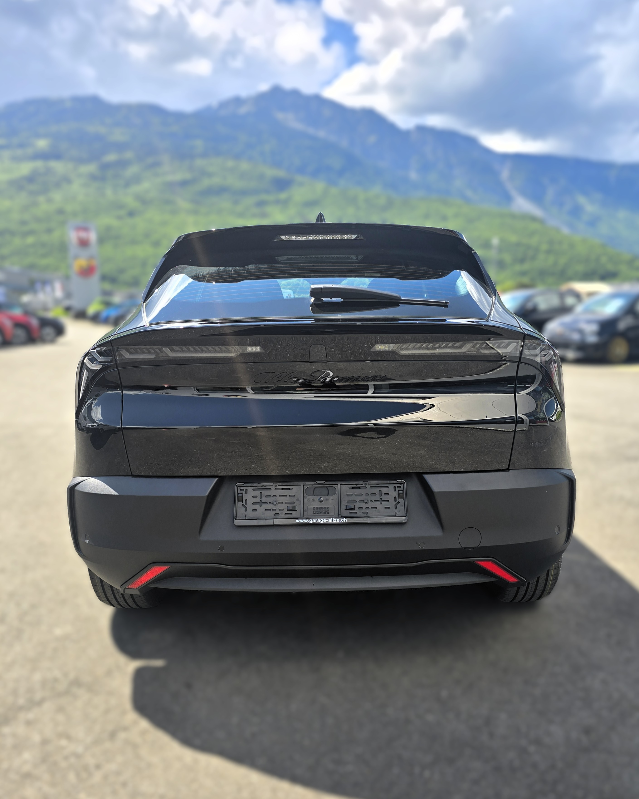 listing desktop thumbnail image 4