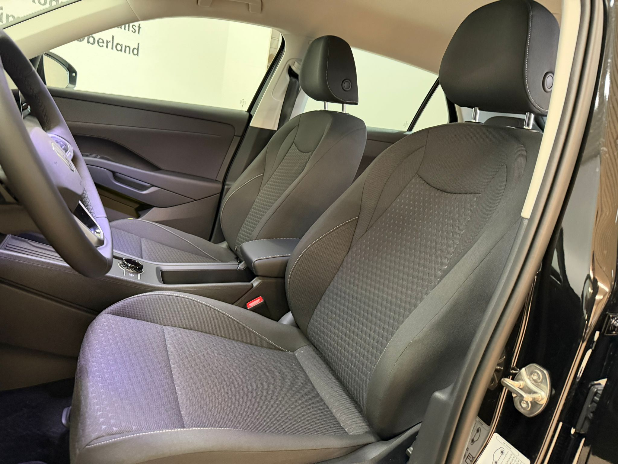 listing desktop thumbnail image 8