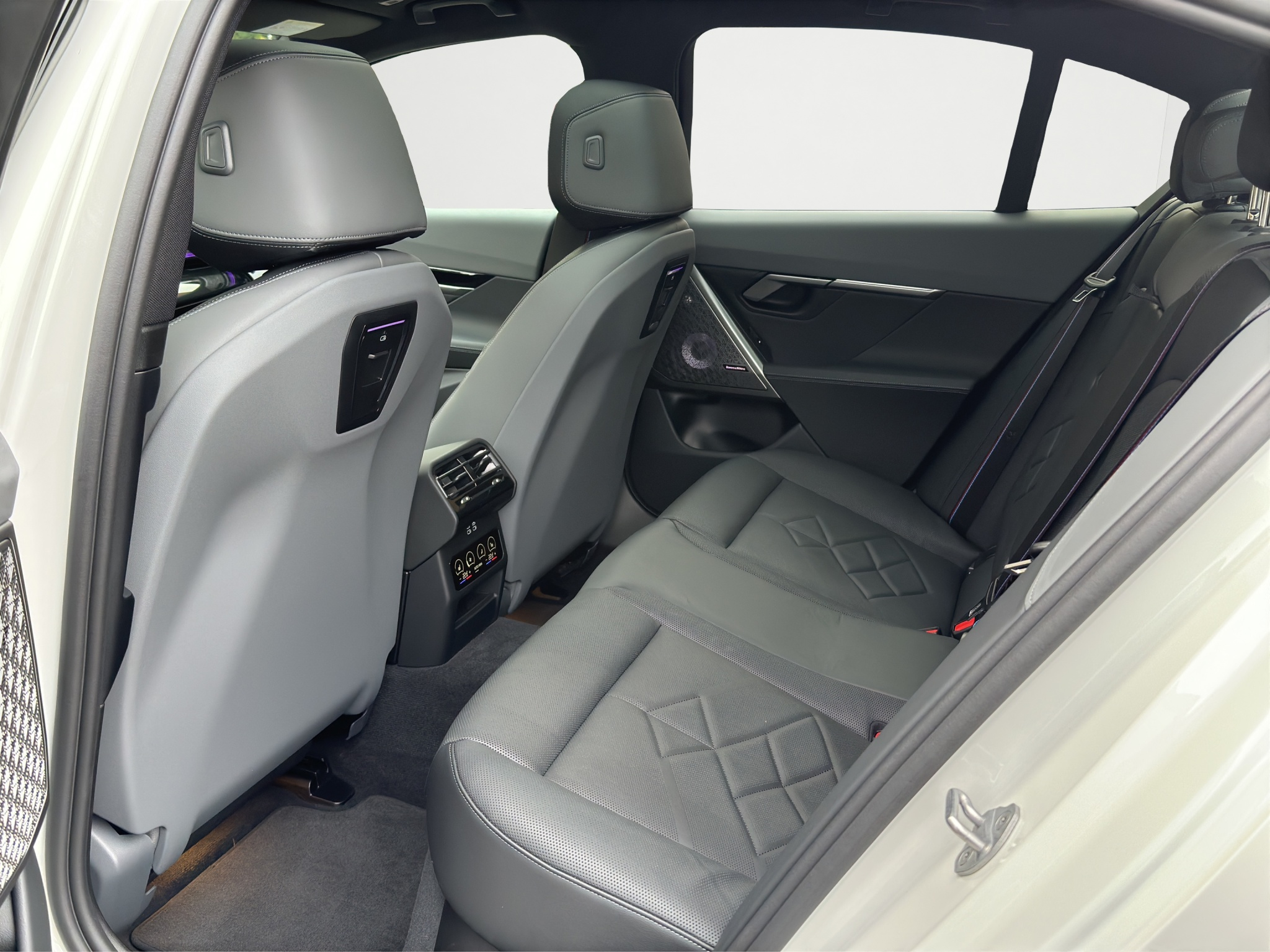 listing desktop thumbnail image 13