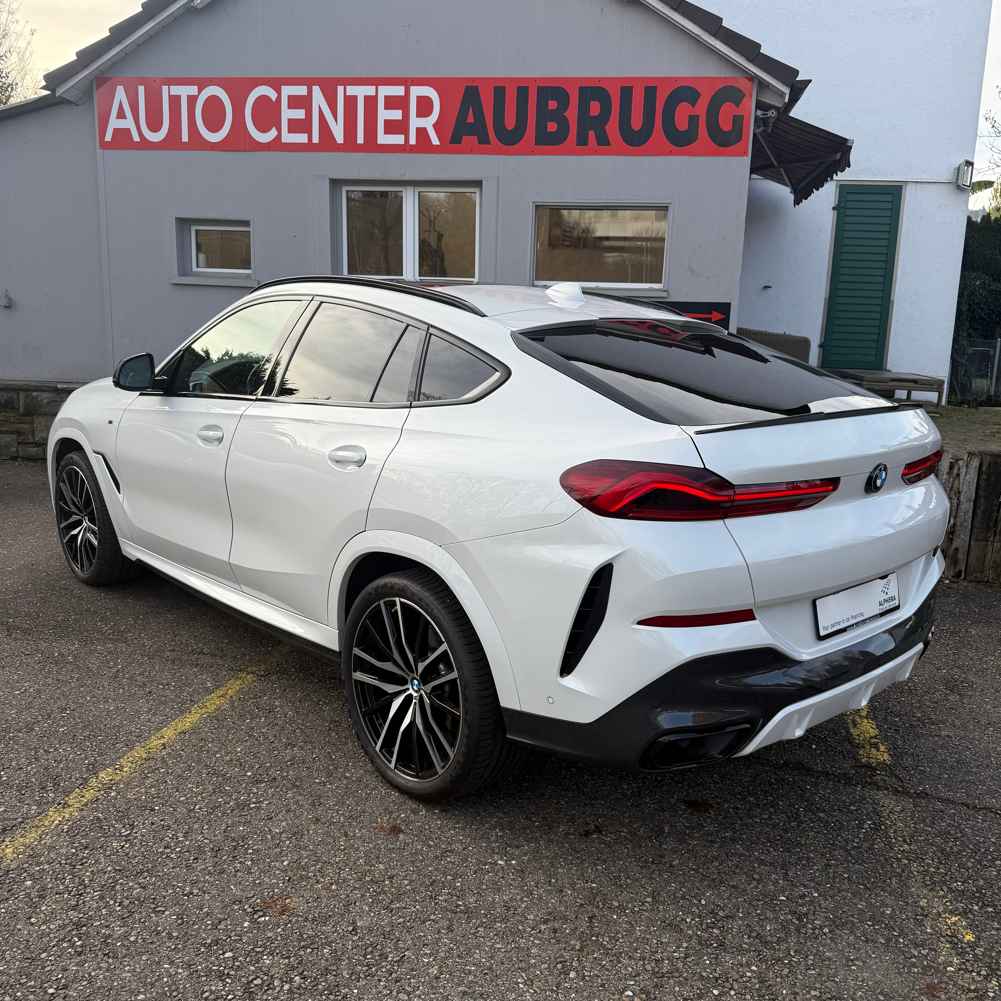 listing desktop thumbnail image 1