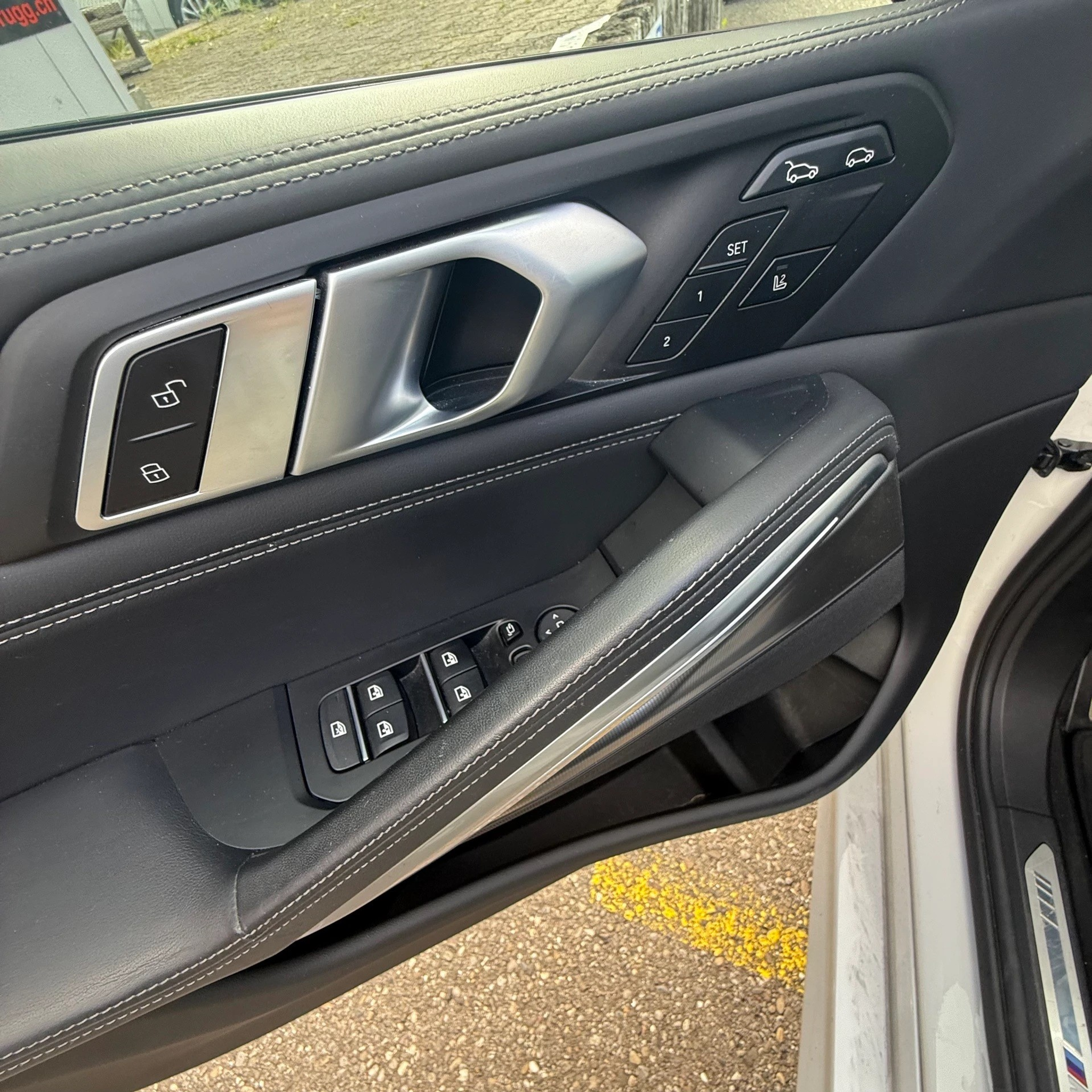 listing desktop thumbnail image 25