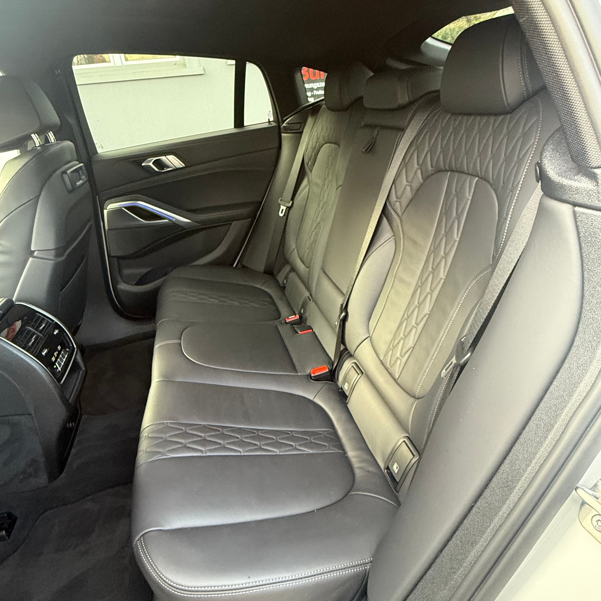 listing desktop thumbnail image 12