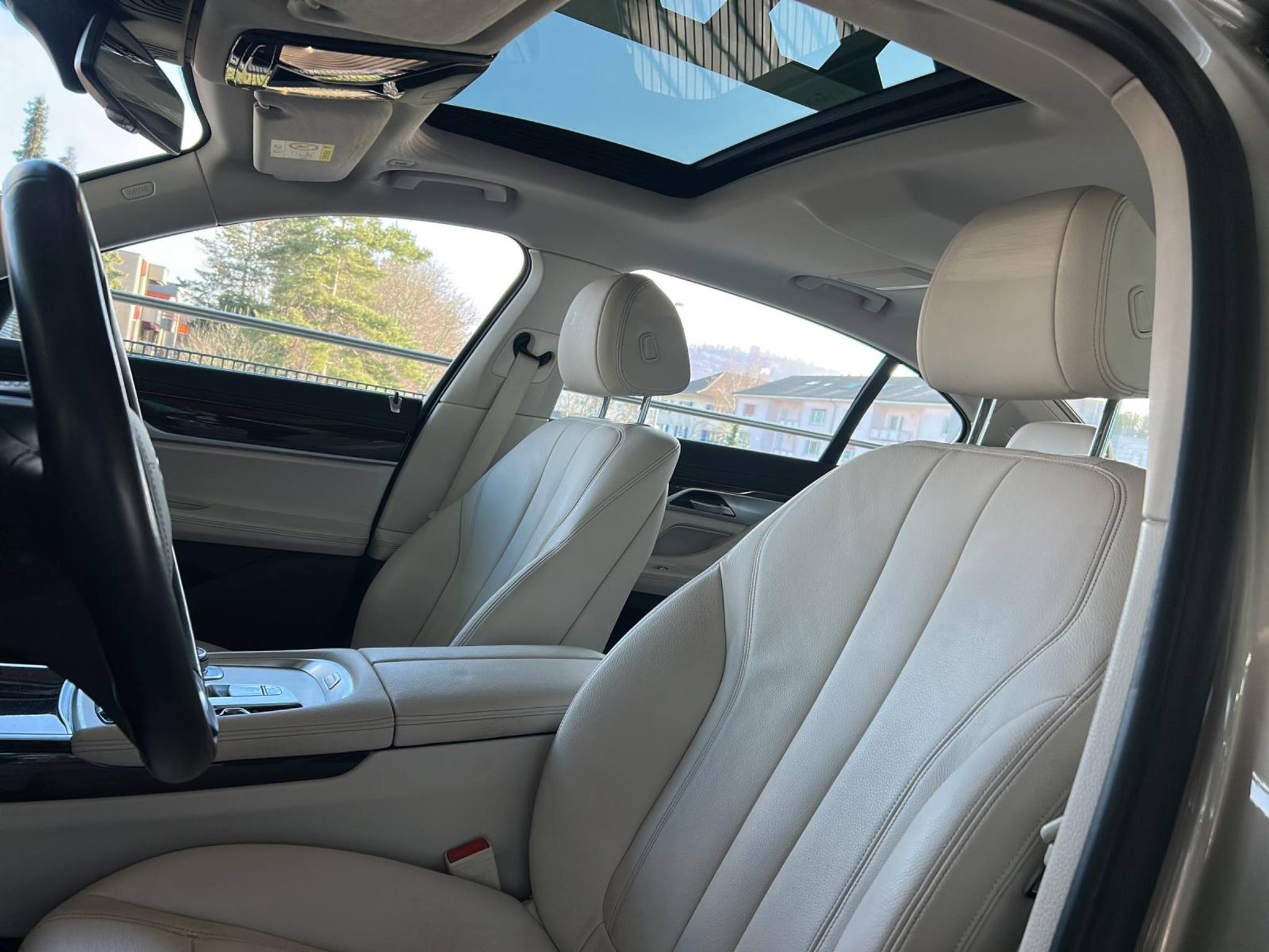 listing desktop thumbnail image 12