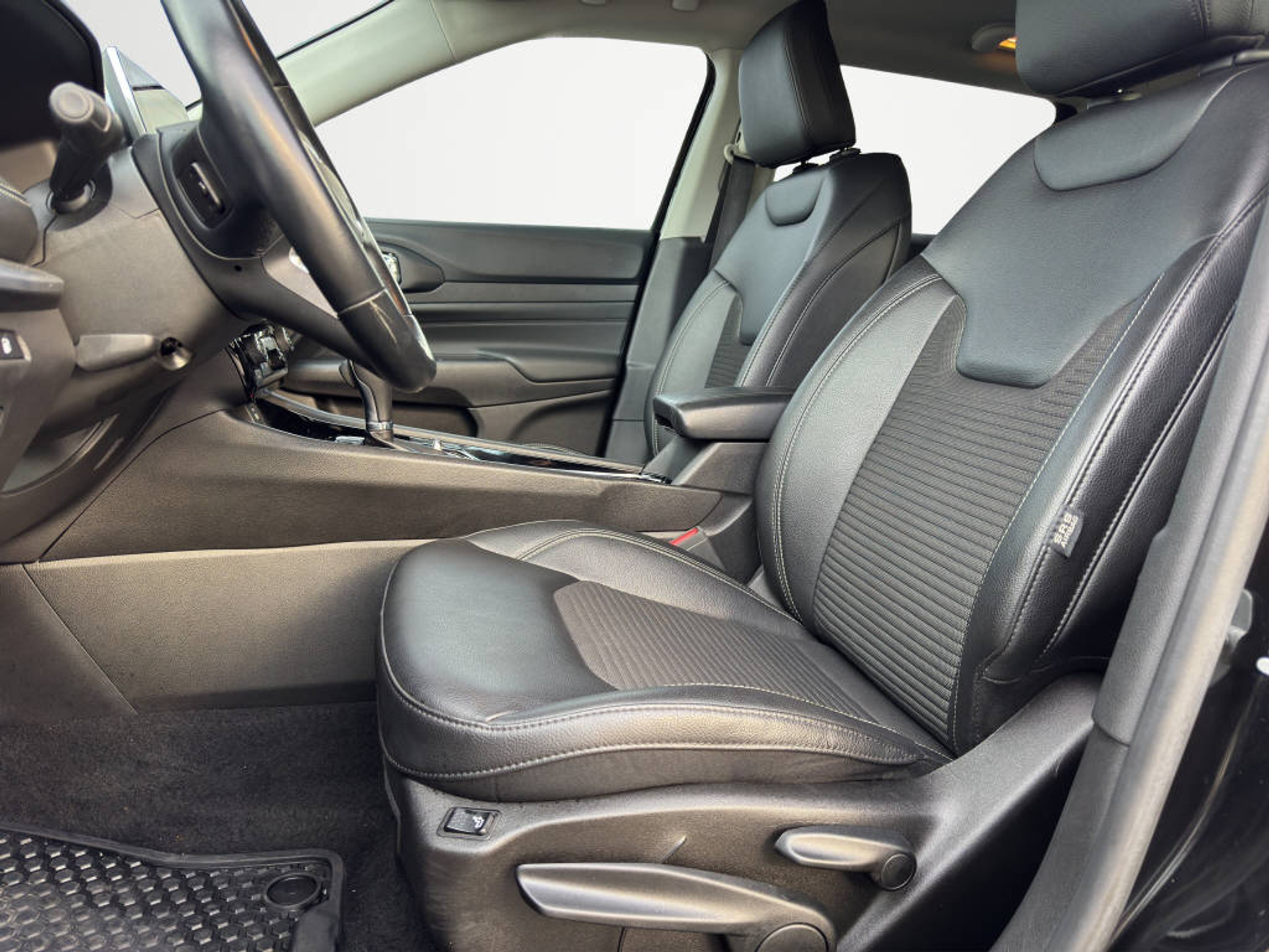 listing desktop thumbnail image 8