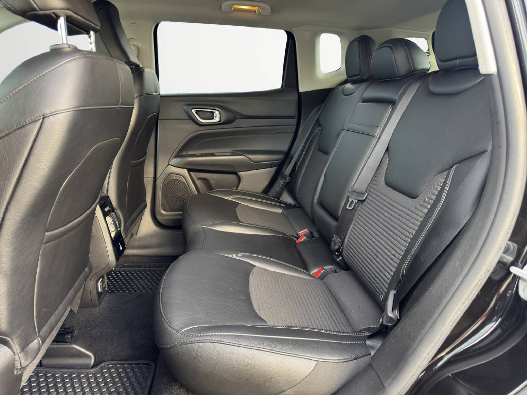 listing desktop thumbnail image 14