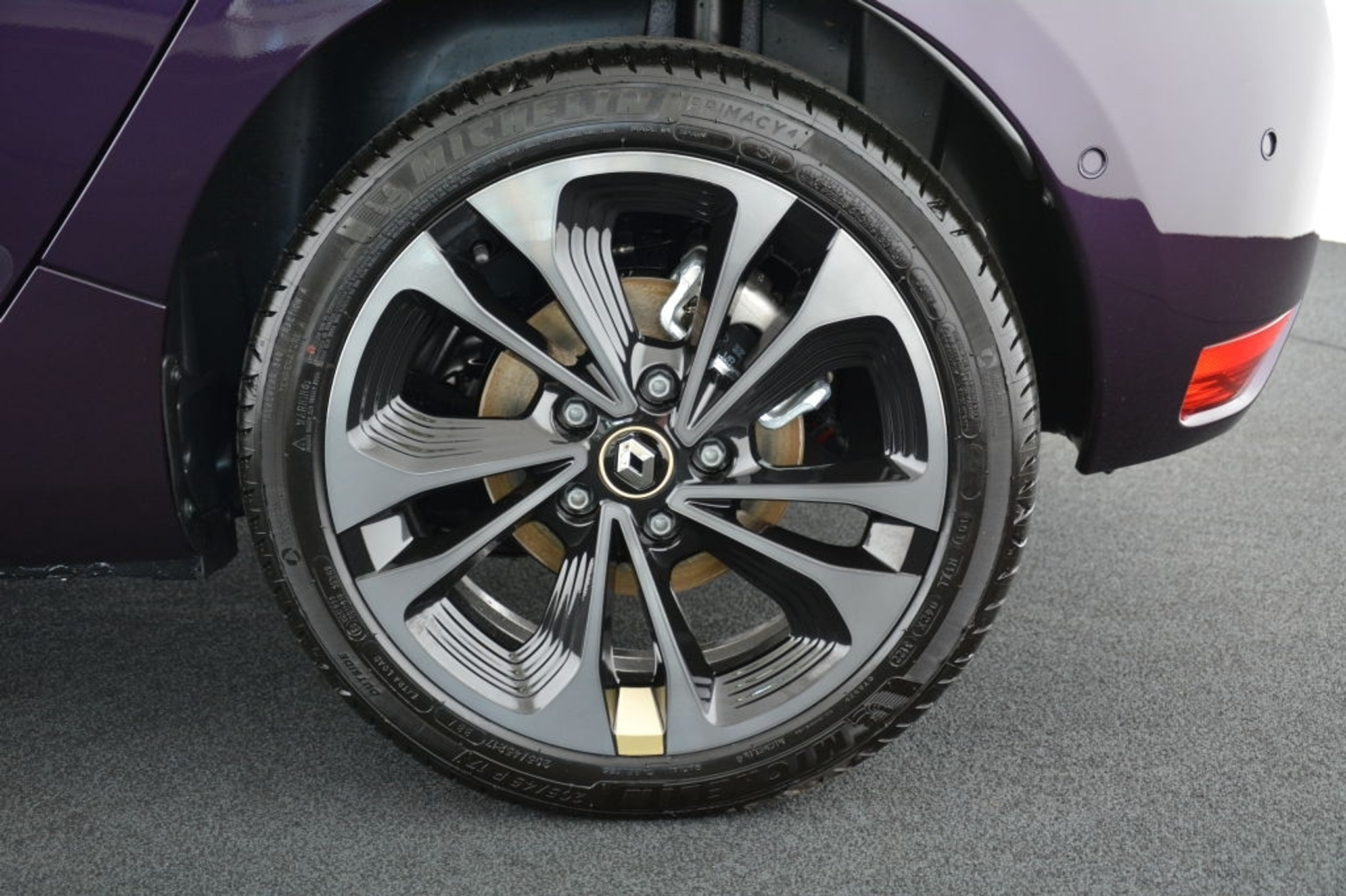 listing desktop thumbnail image 9