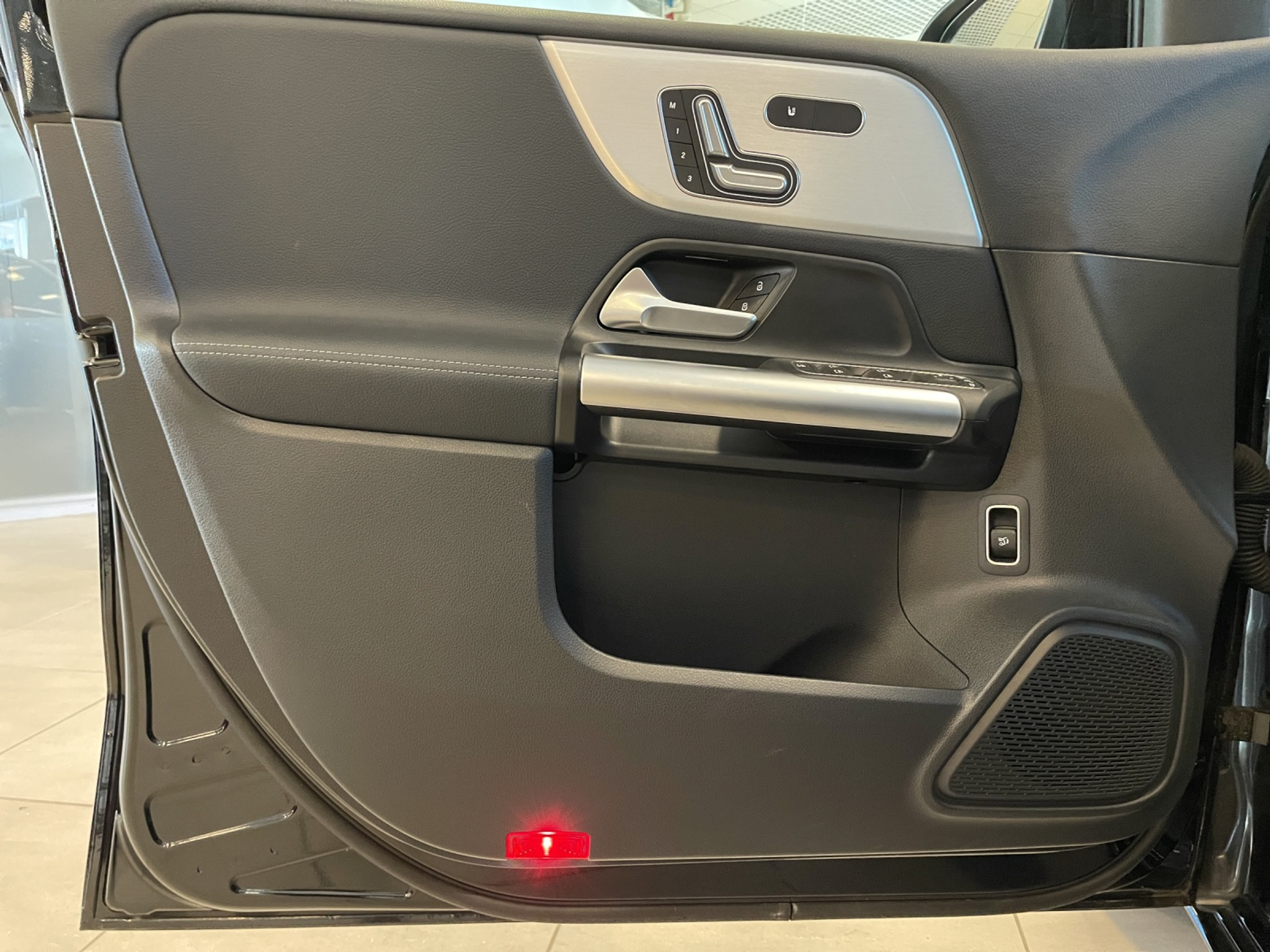 listing desktop thumbnail image 8