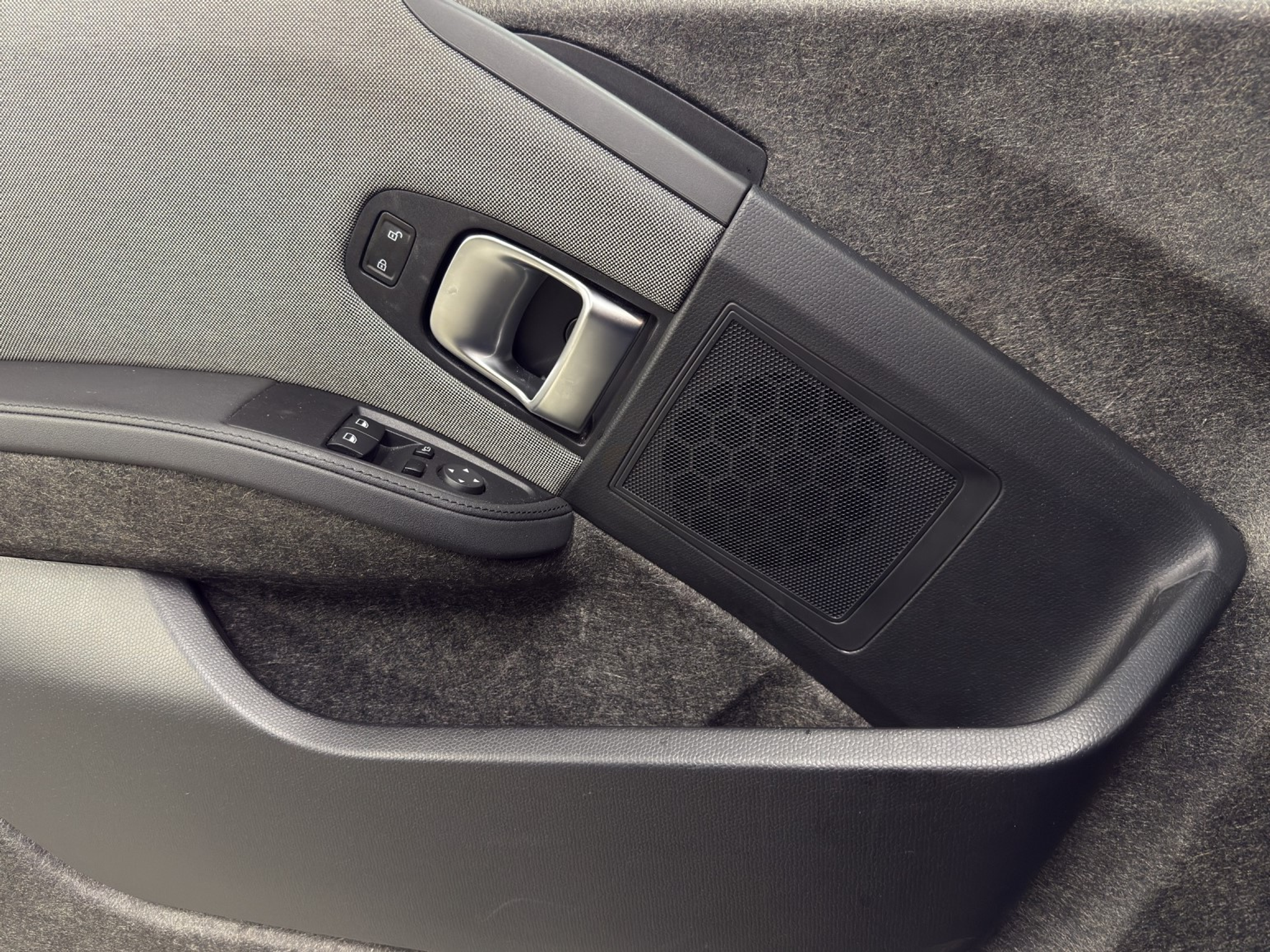 listing desktop thumbnail image 11