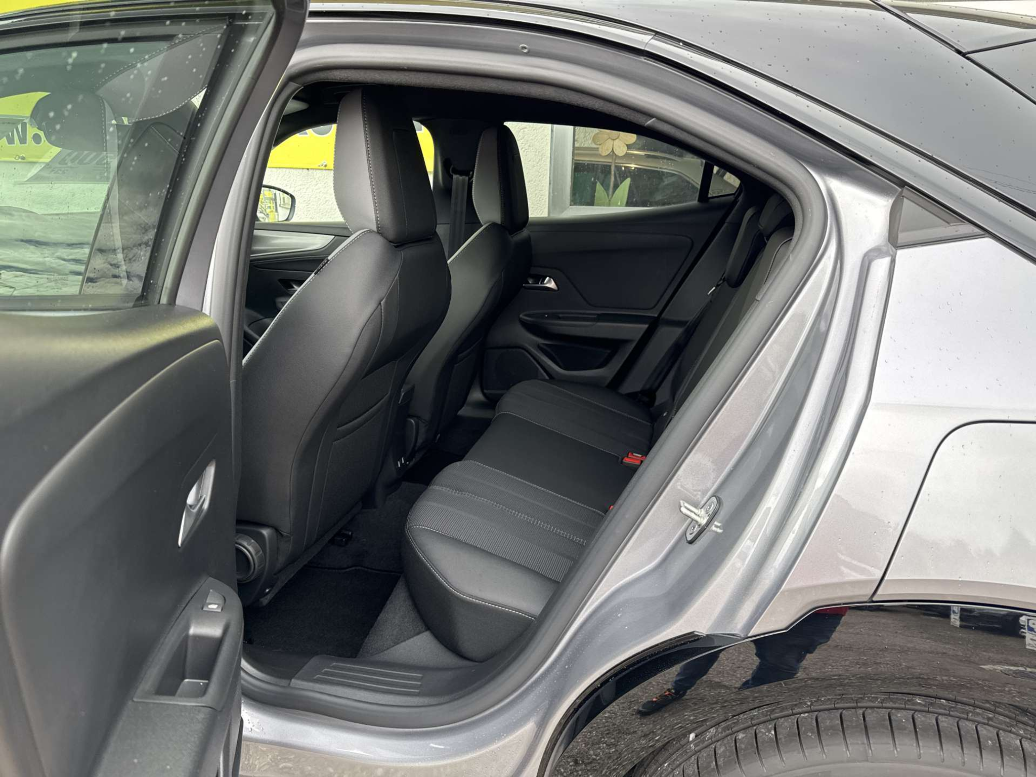 listing desktop thumbnail image 7