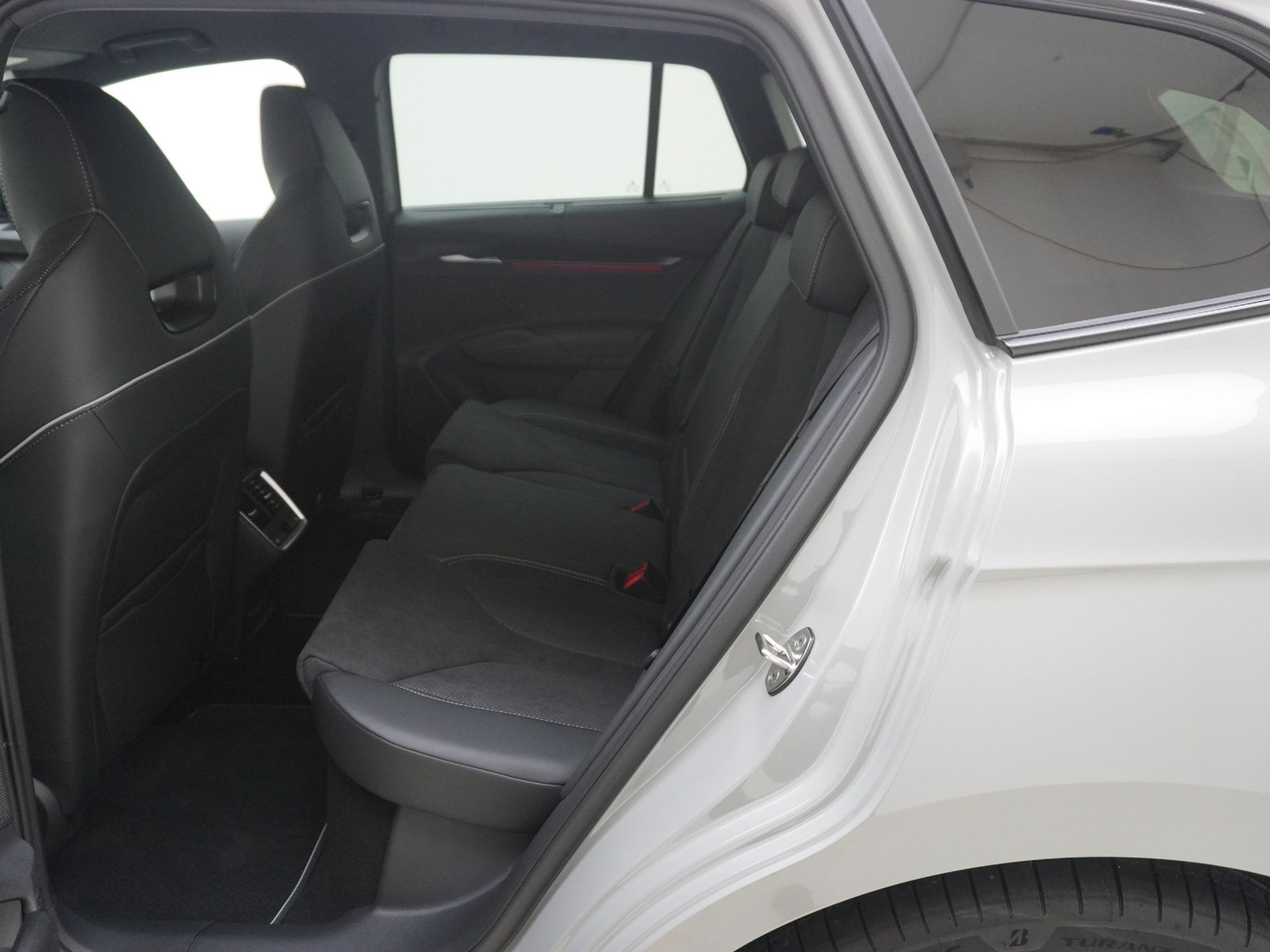 listing desktop thumbnail image 14