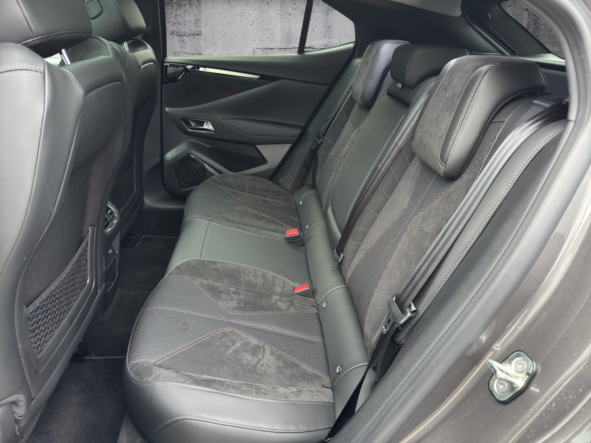 listing desktop thumbnail image 24