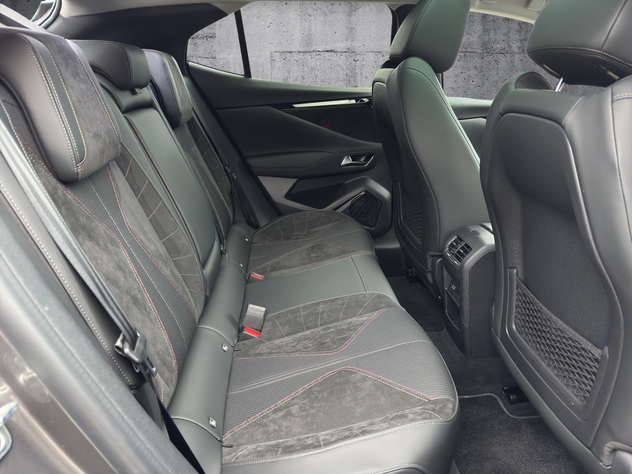 listing desktop thumbnail image 25