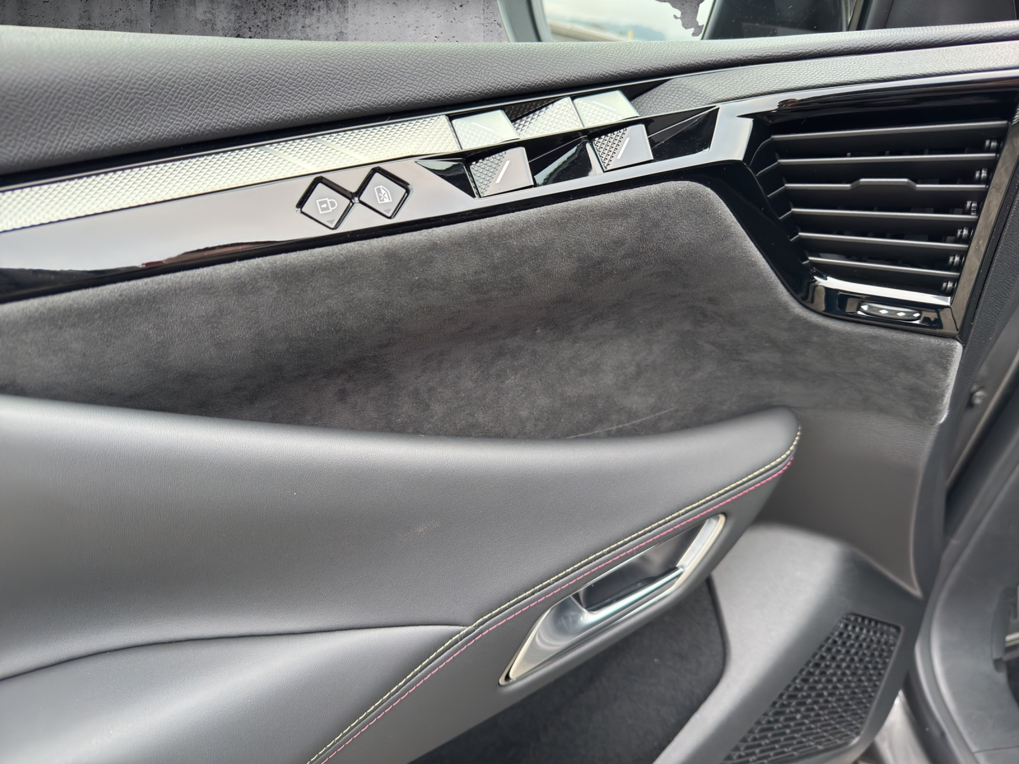 listing desktop thumbnail image 22