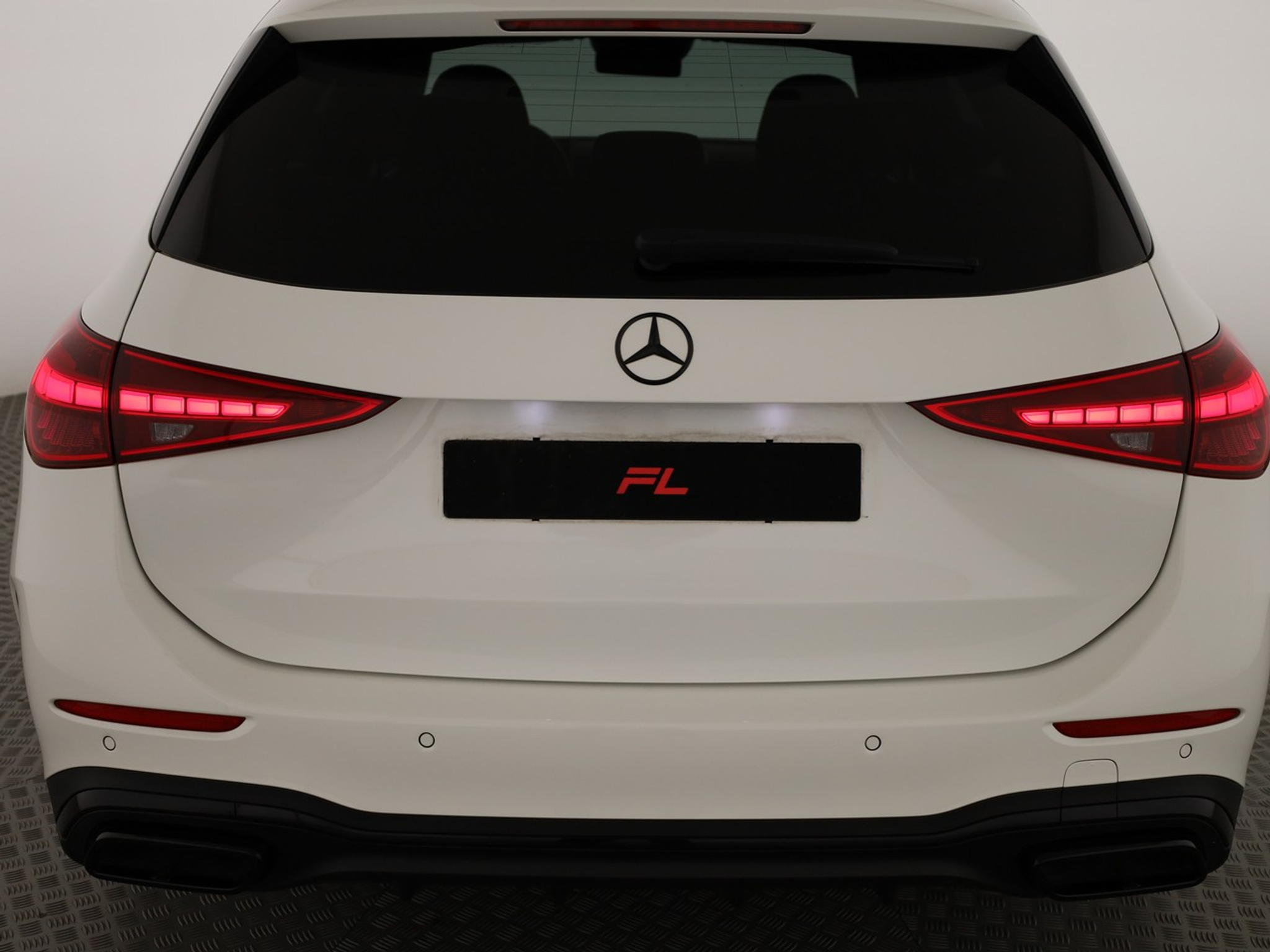 listing desktop thumbnail image 3