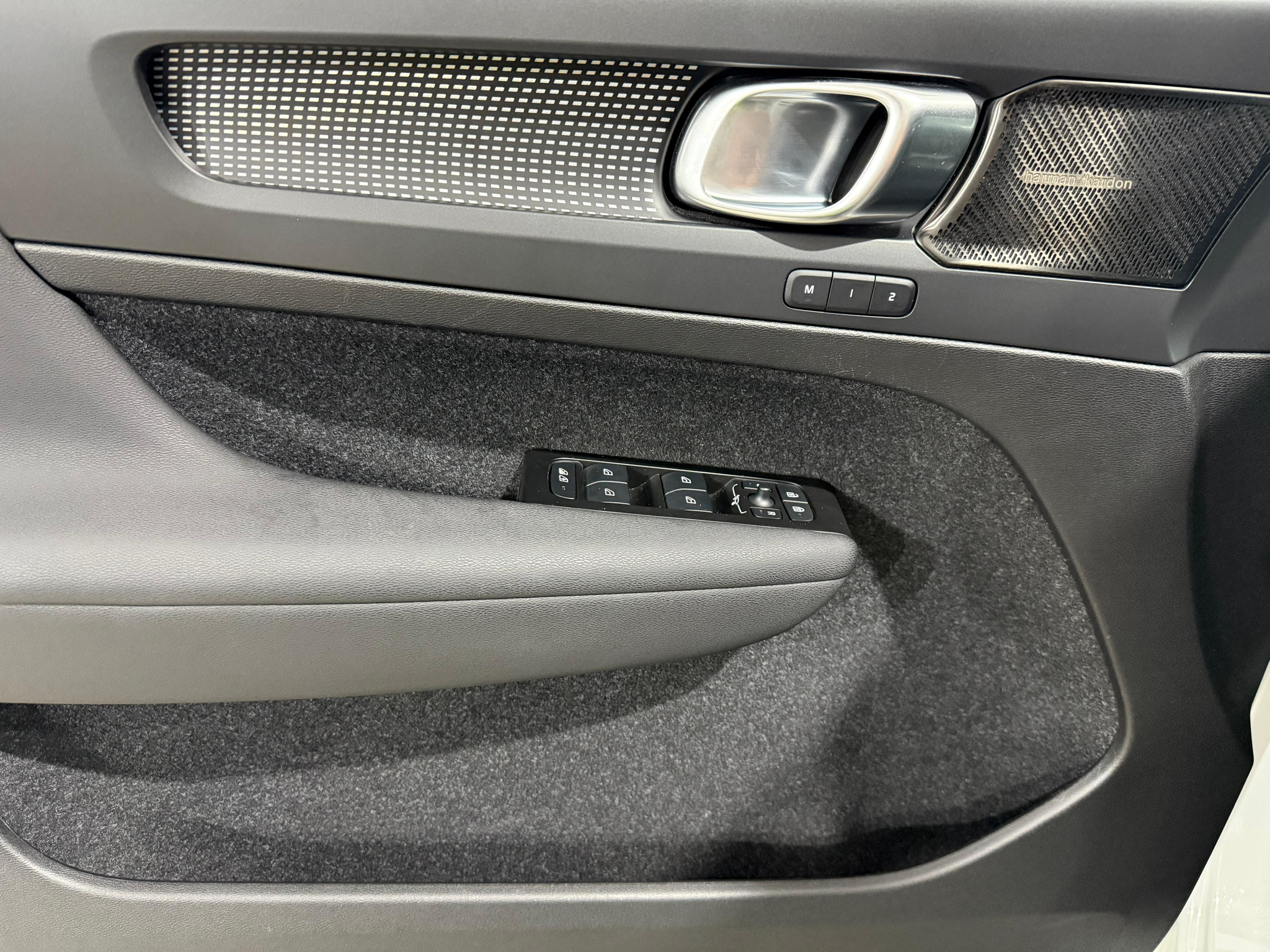 listing desktop thumbnail image 11